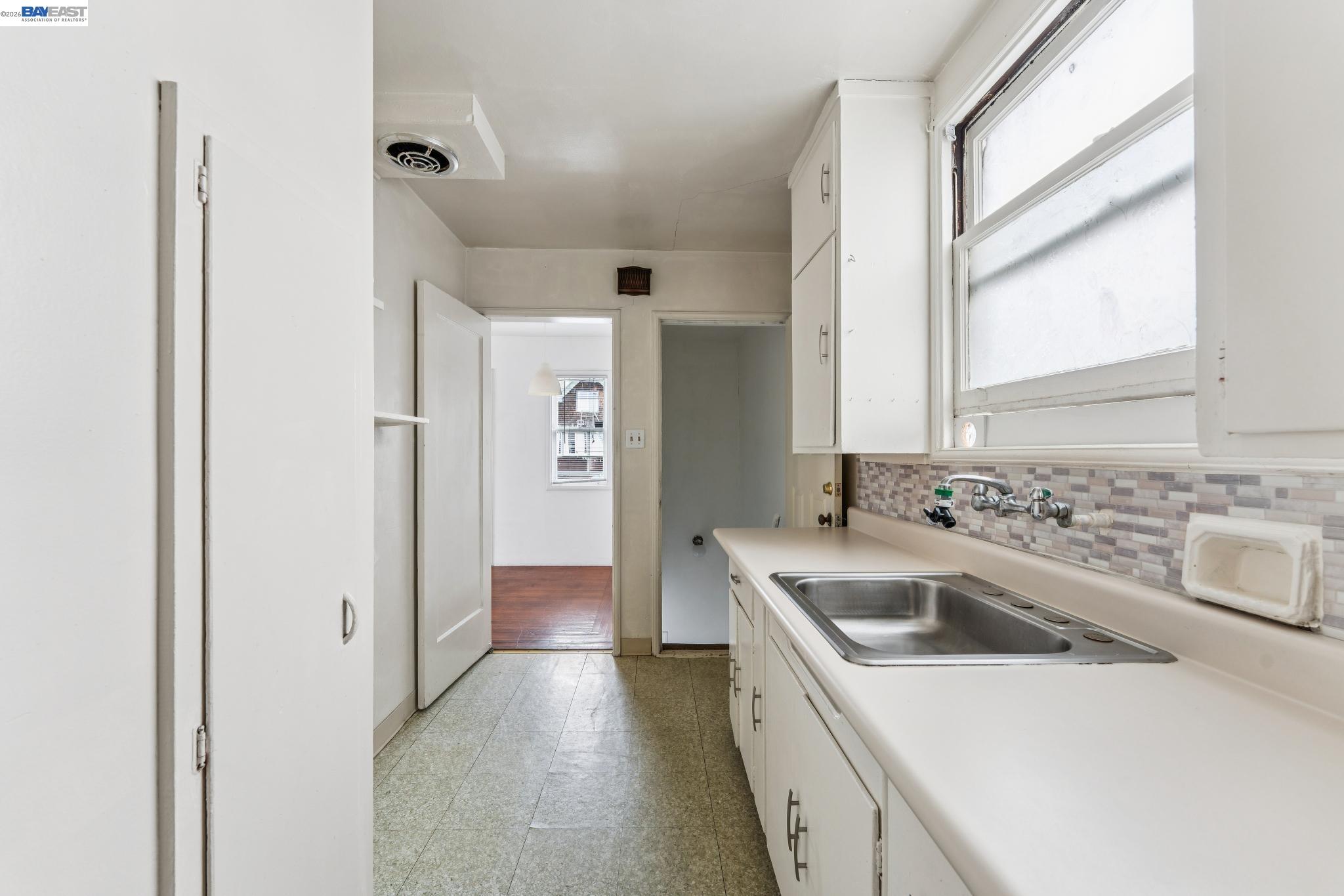 Detail Gallery Image 54 of 59 For 2643 Stuart St, Berkeley,  CA 94705 - 5 Beds | 3/1 Baths