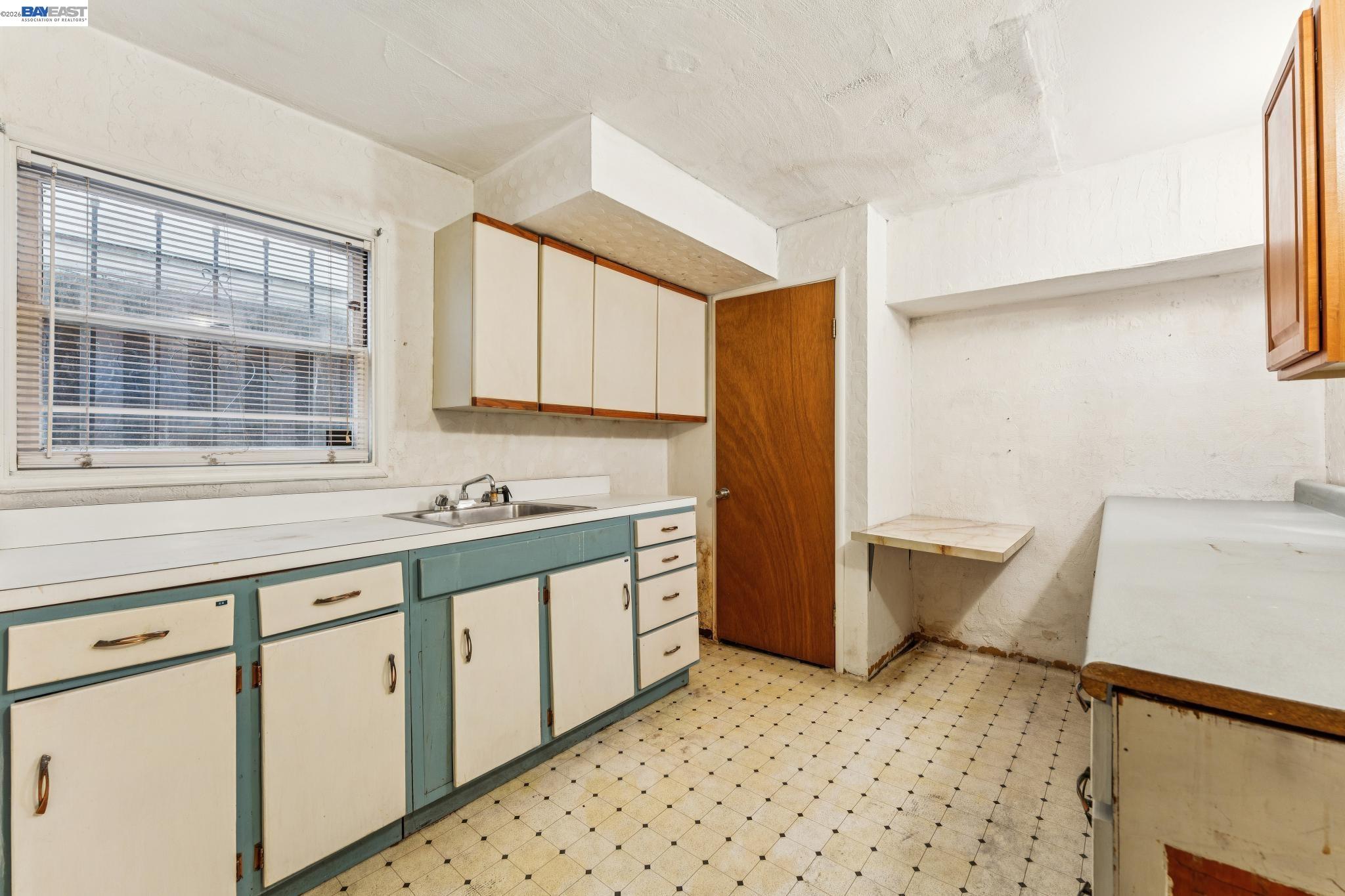 Detail Gallery Image 56 of 59 For 2643 Stuart St, Berkeley,  CA 94705 - 5 Beds | 3/1 Baths