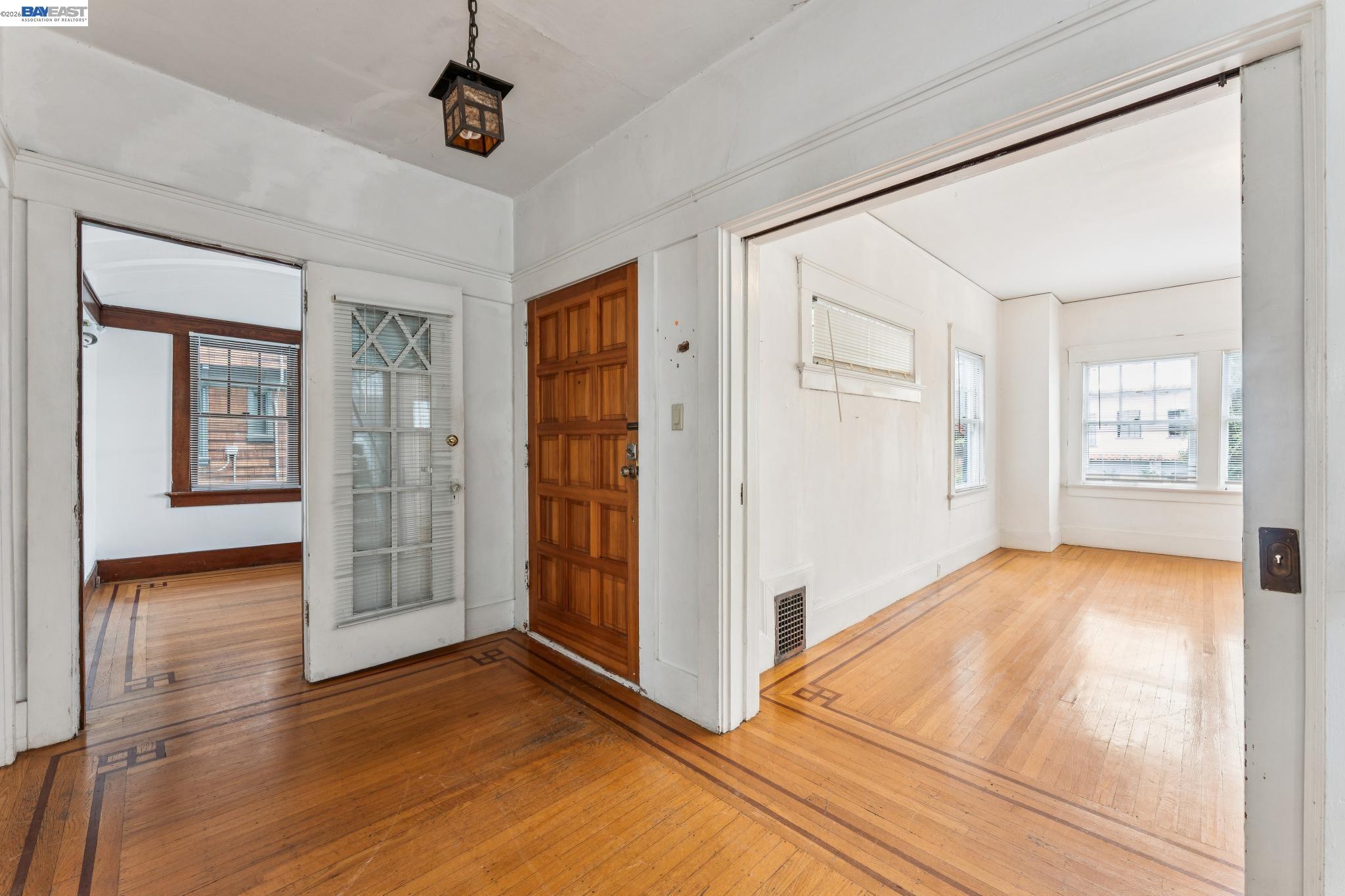 Detail Gallery Image 10 of 59 For 2643 Stuart St, Berkeley,  CA 94705 - 5 Beds | 3/1 Baths