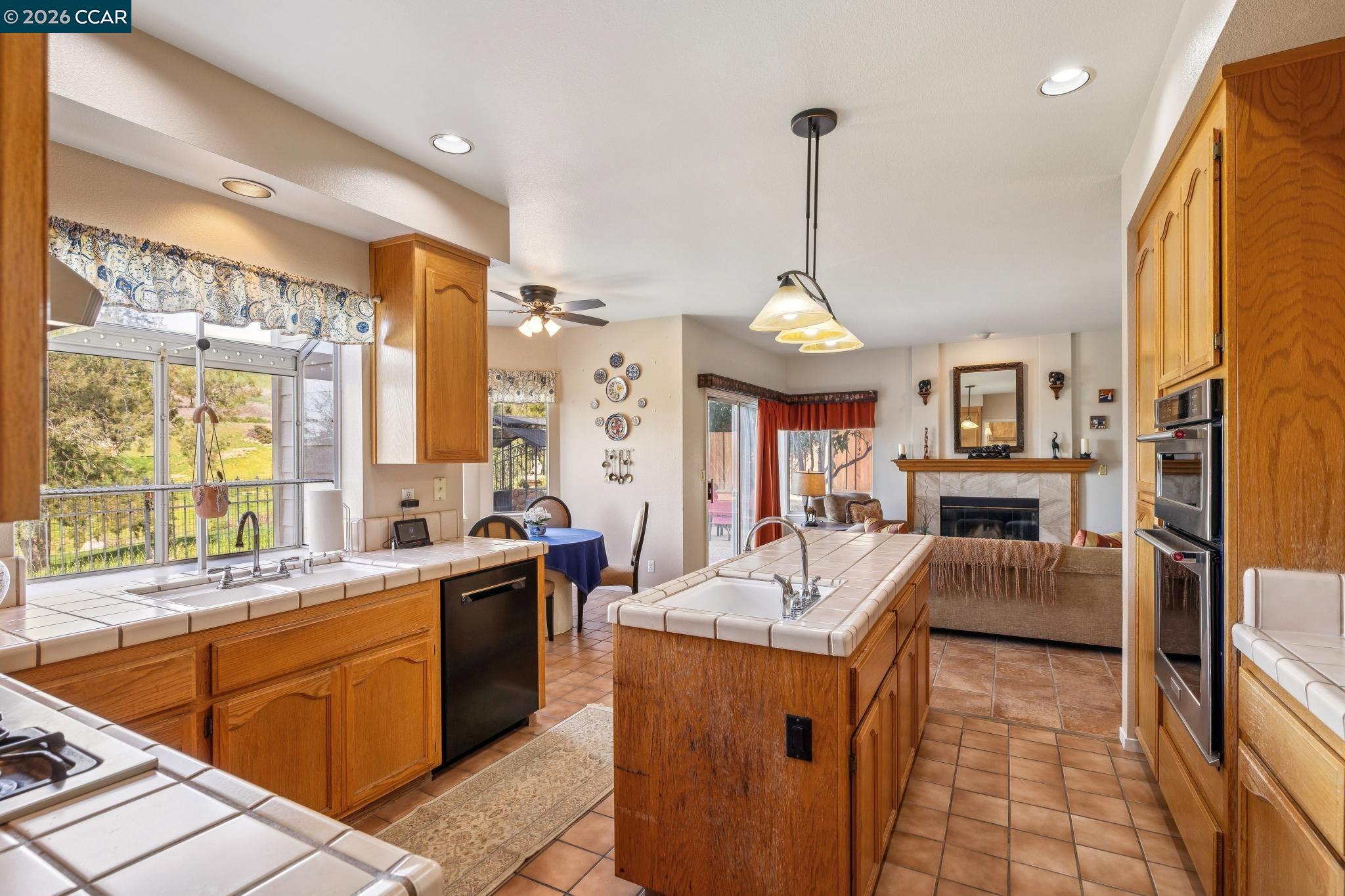 Detail Gallery Image 11 of 57 For 105 Crow Pl, Clayton,  CA 94517 - 4 Beds | 3 Baths