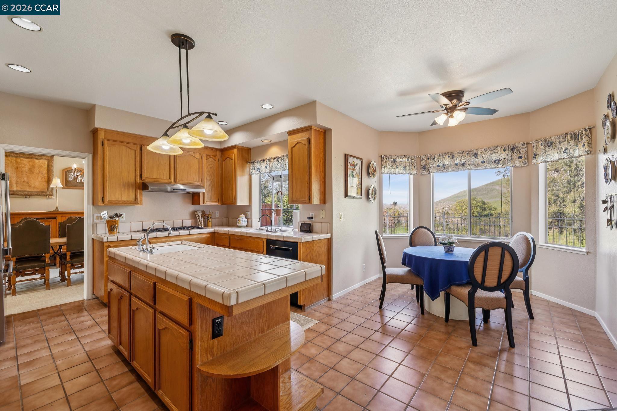 Detail Gallery Image 14 of 57 For 105 Crow Pl, Clayton,  CA 94517 - 4 Beds | 3 Baths