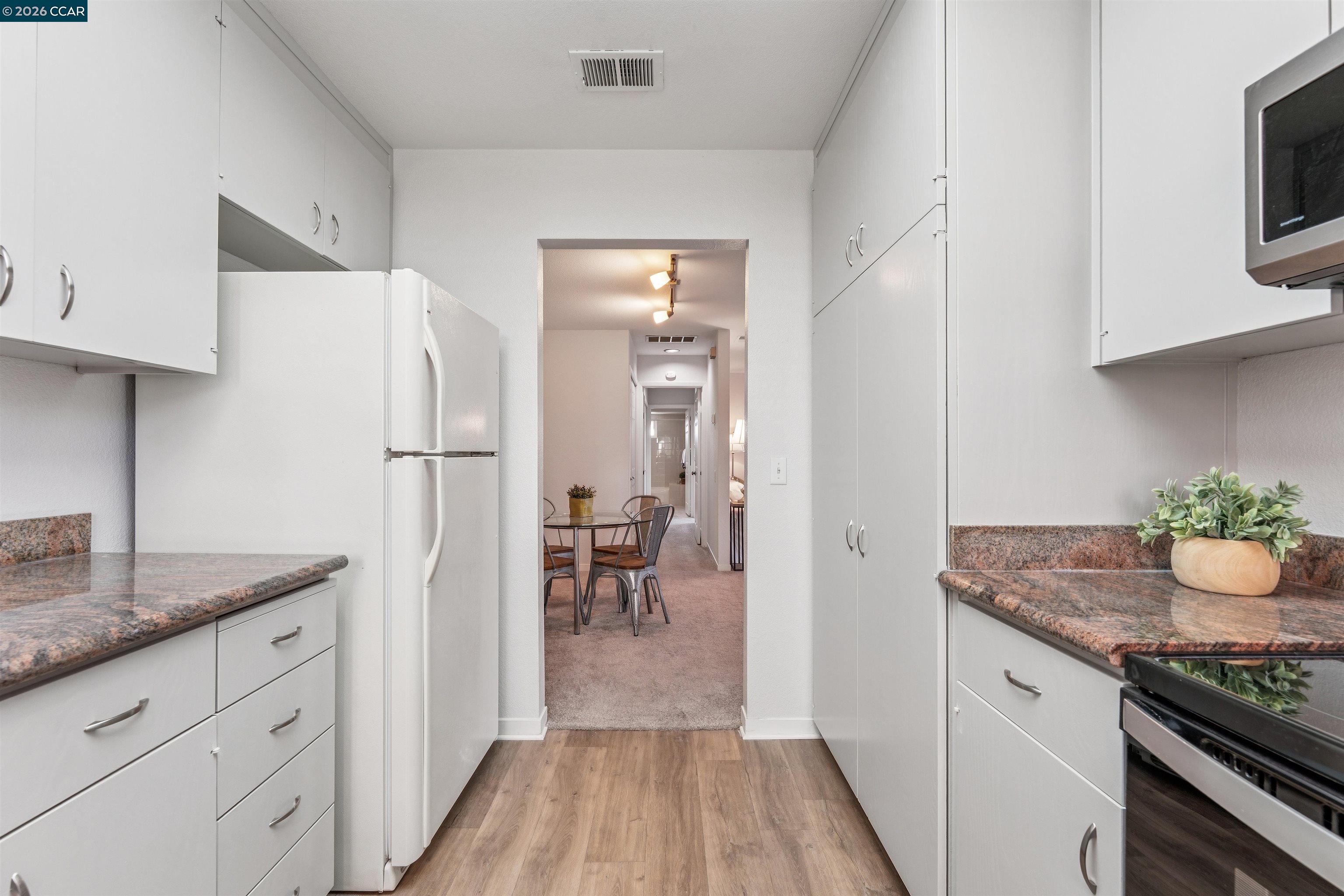 Photo #16: 41125223 Listing: Photo #16