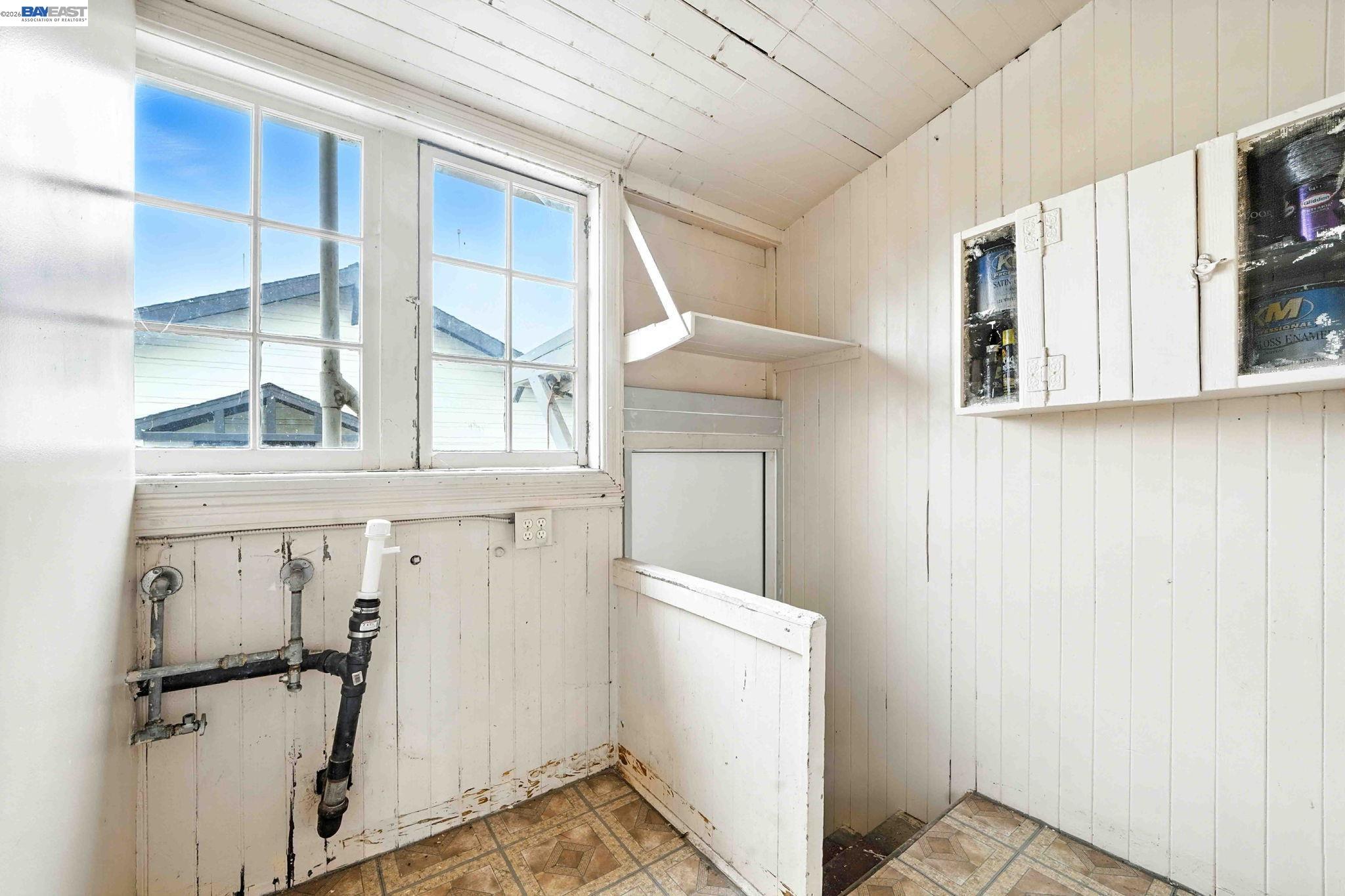 Detail Gallery Image 25 of 36 For 556-558 Alcatraz Ave, Oakland,  CA 94609 - – Beds | – Baths