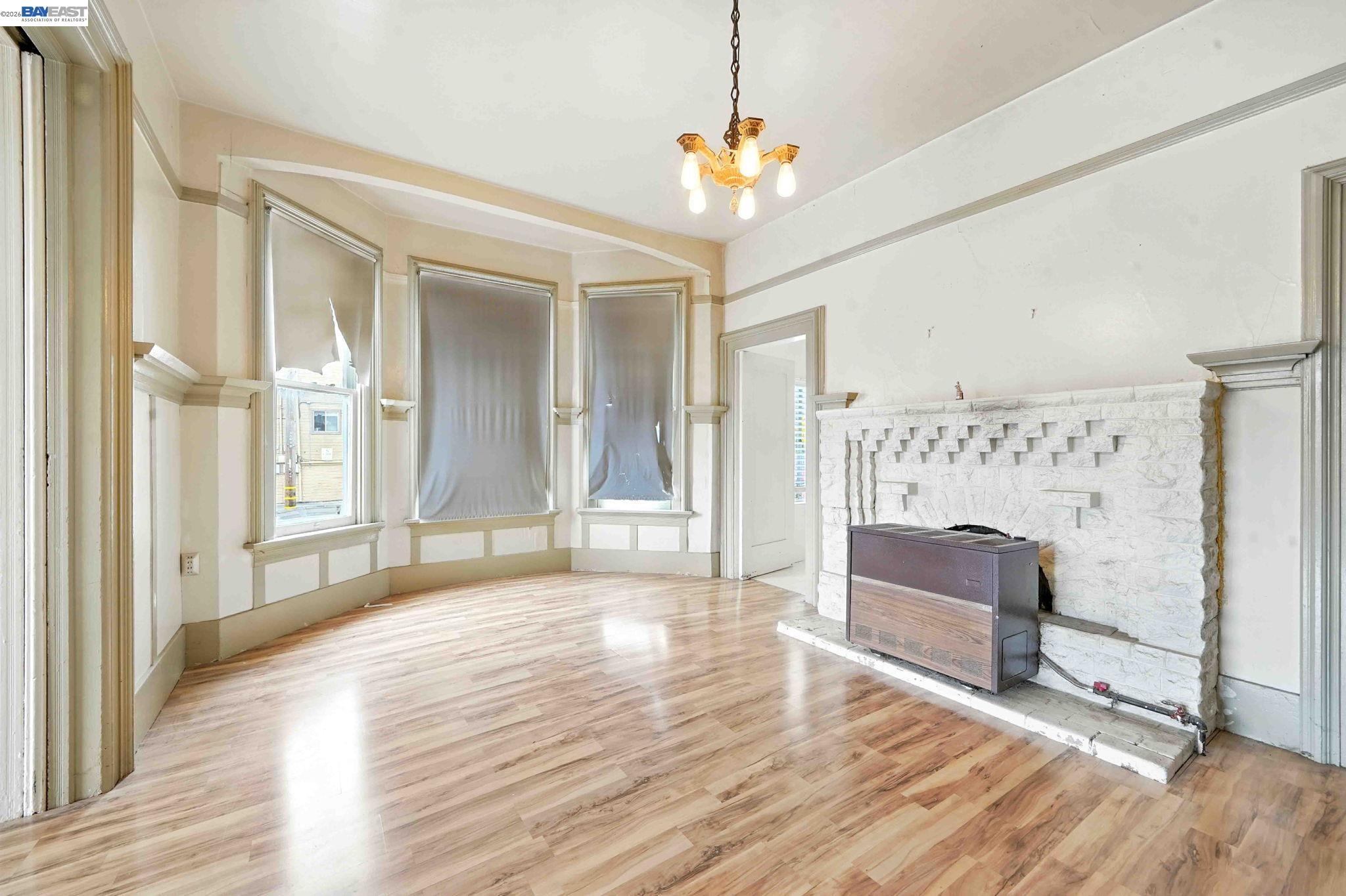 Detail Gallery Image 30 of 36 For 556-558 Alcatraz Ave, Oakland,  CA 94609 - – Beds | – Baths