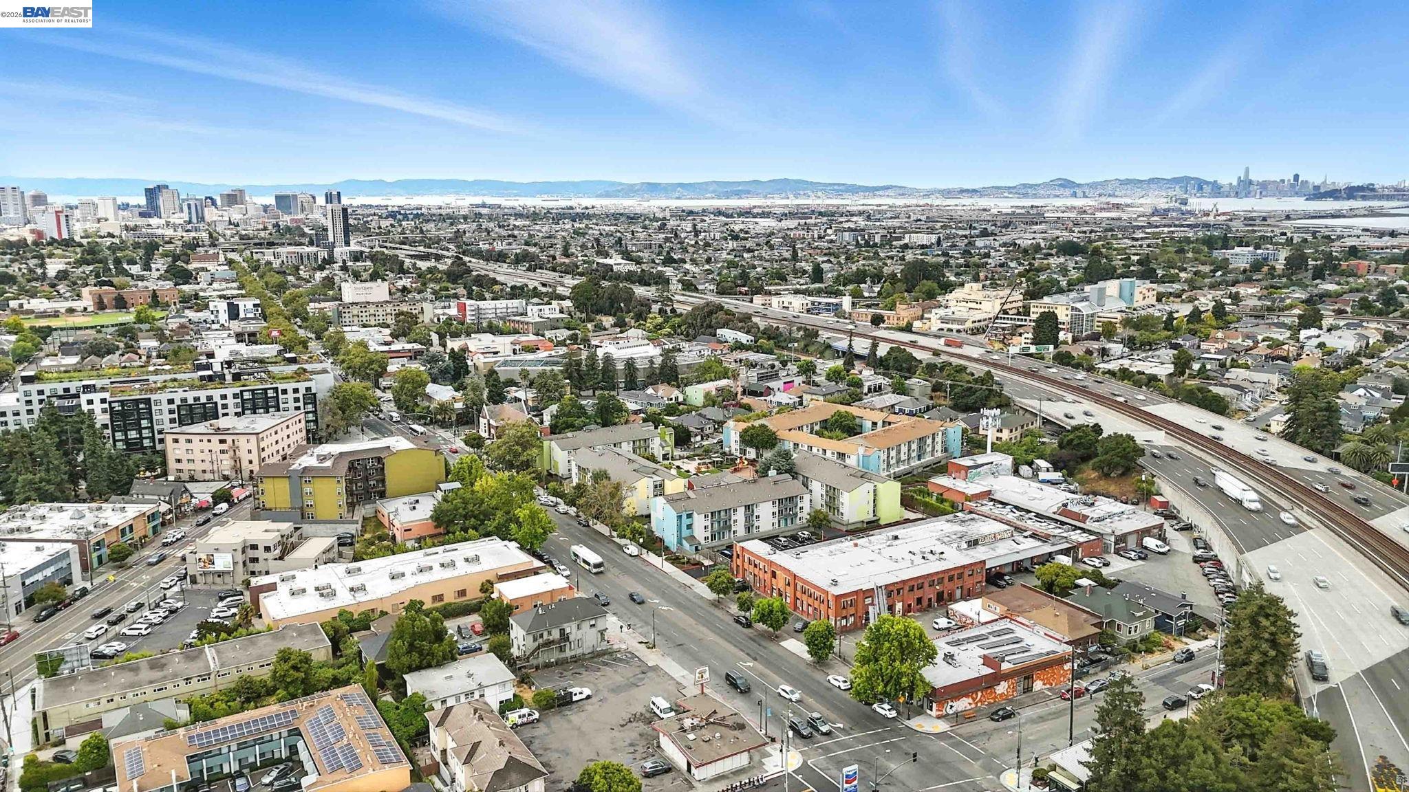 Detail Gallery Image 32 of 36 For 556-558 Alcatraz Ave, Oakland,  CA 94609 - – Beds | – Baths