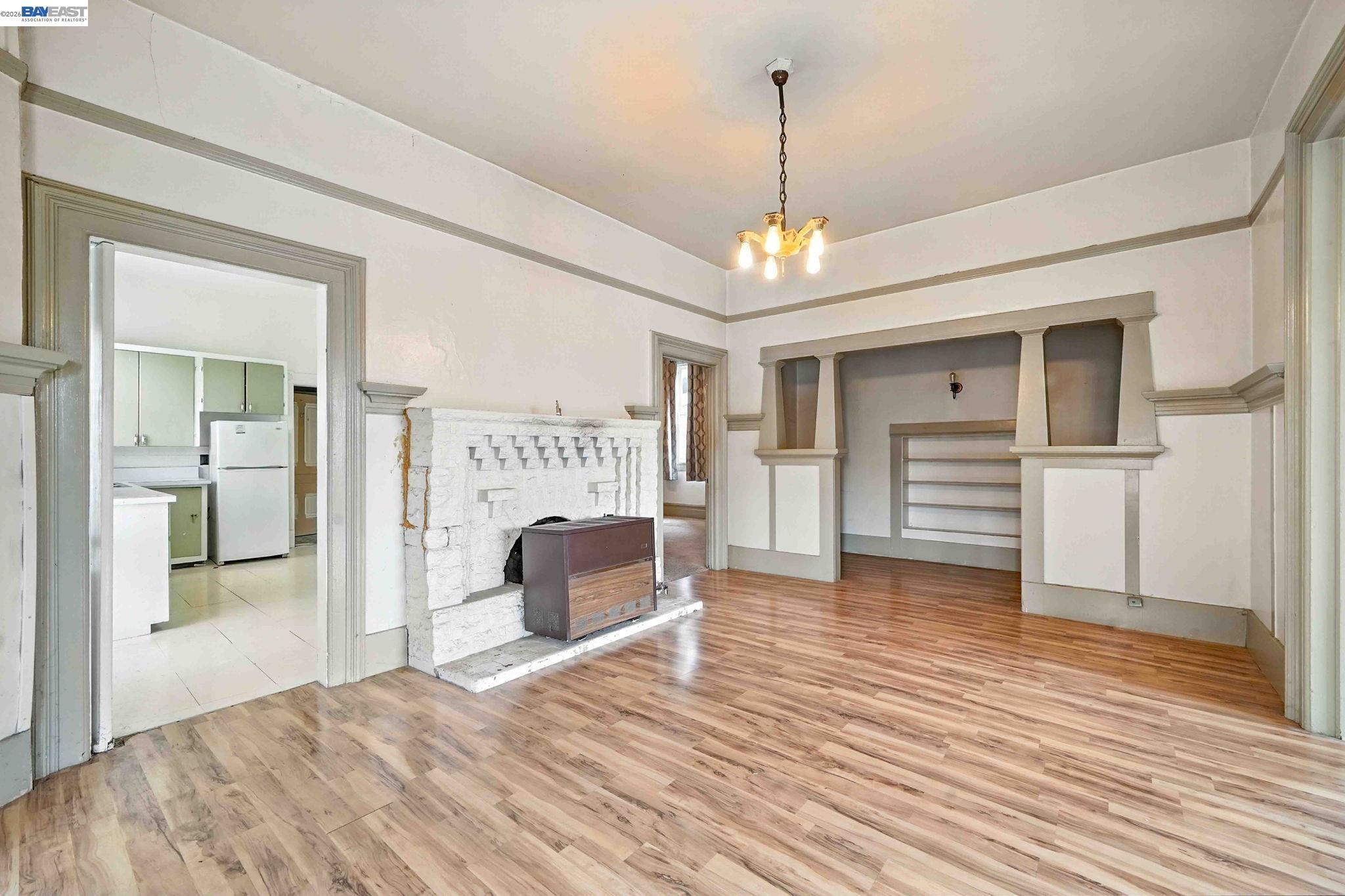 Detail Gallery Image 7 of 36 For 556-558 Alcatraz Ave, Oakland,  CA 94609 - – Beds | – Baths