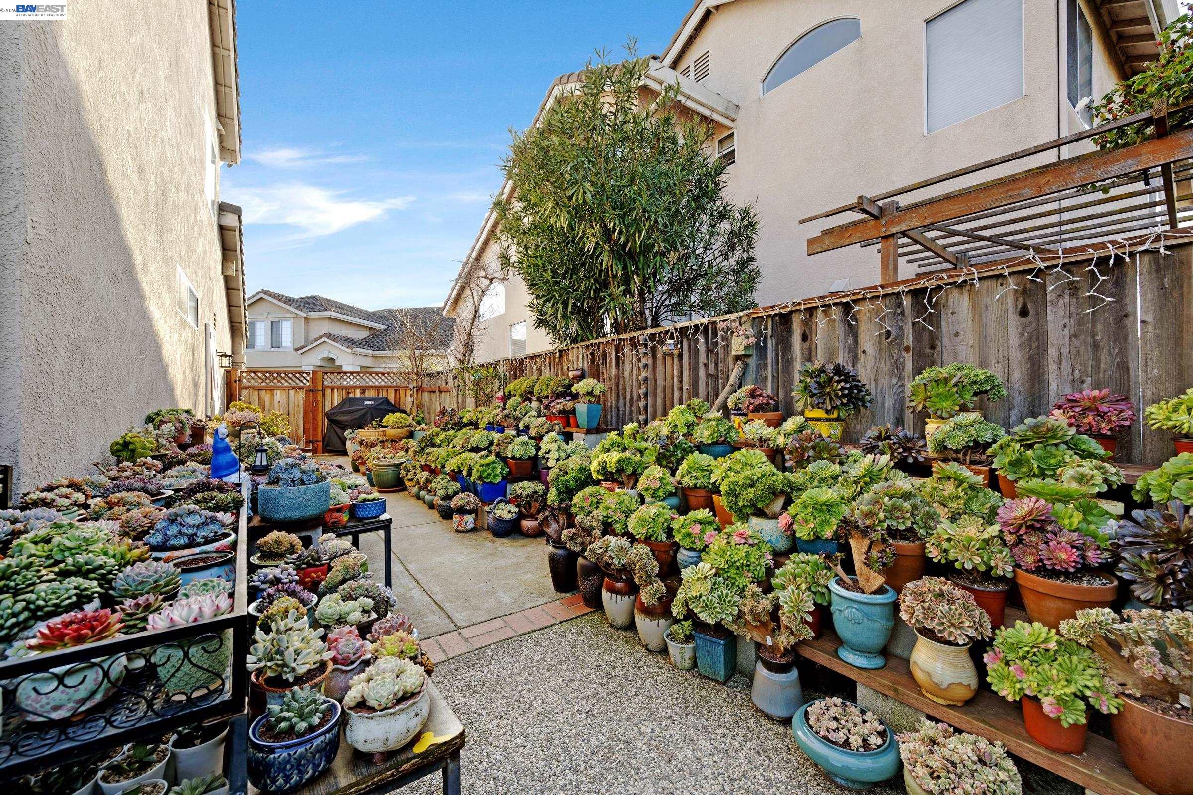 Detail Gallery Image 15 of 33 For 15100 Shining Star Ln, San Leandro,  CA 94579 - 4 Beds | 3 Baths