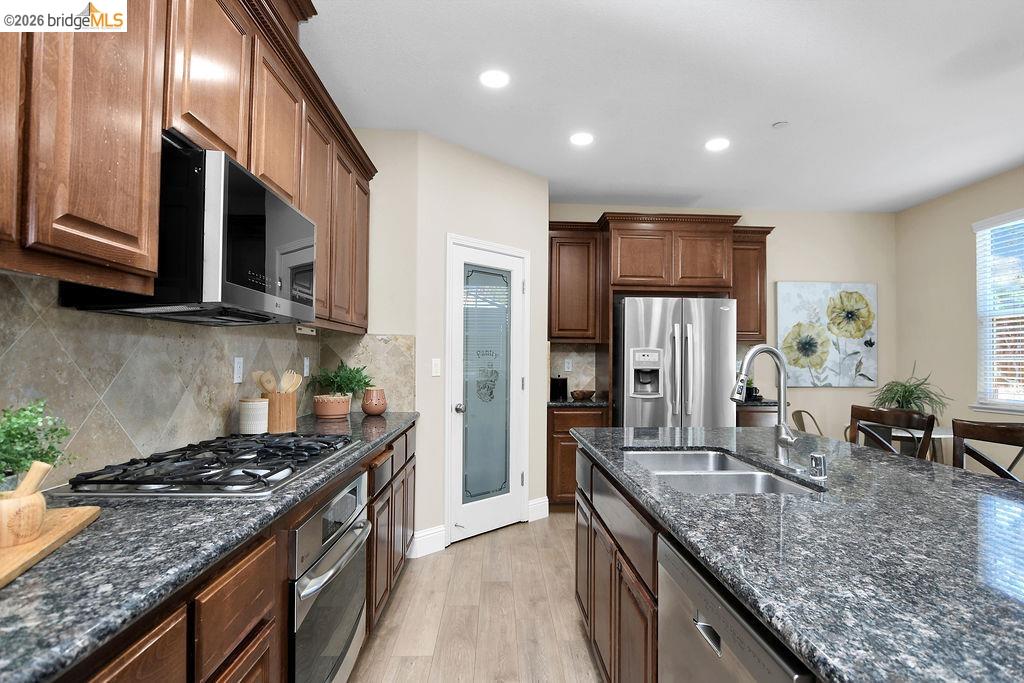 Detail Gallery Image 11 of 43 For 2973 Blumen Ave, Brentwood,  CA 94513 - 4 Beds | 2/1 Baths