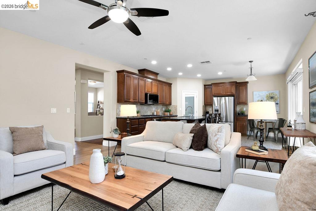 Detail Gallery Image 14 of 43 For 2973 Blumen Ave, Brentwood,  CA 94513 - 4 Beds | 2/1 Baths