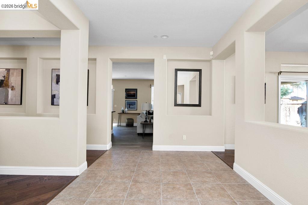 Detail Gallery Image 4 of 43 For 2973 Blumen Ave, Brentwood,  CA 94513 - 4 Beds | 2/1 Baths