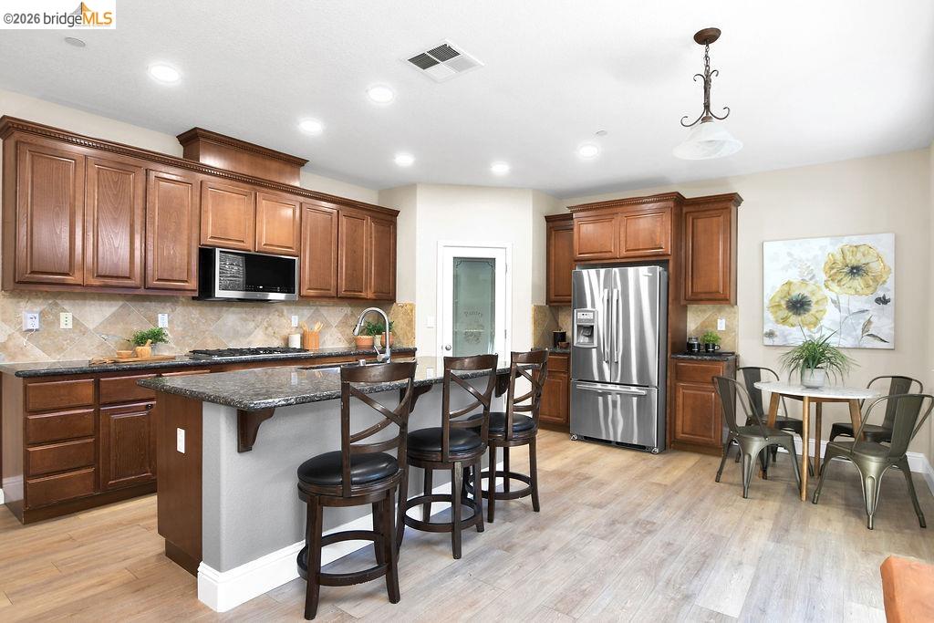 Detail Gallery Image 8 of 43 For 2973 Blumen Ave, Brentwood,  CA 94513 - 4 Beds | 2/1 Baths