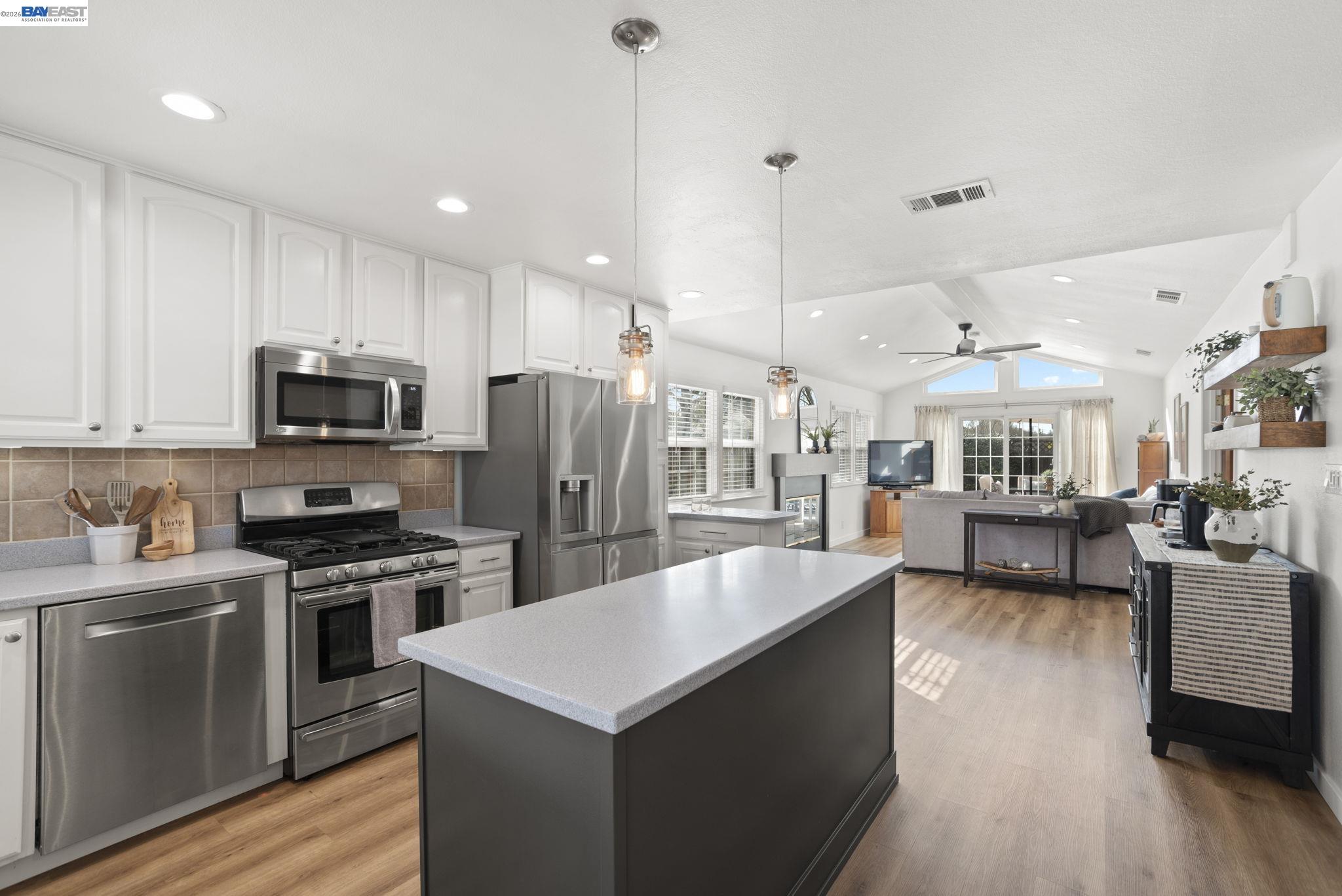 Detail Gallery Image 12 of 34 For 4012 Cid Way, Pleasanton,  CA 94566 - 3 Beds | 2 Baths