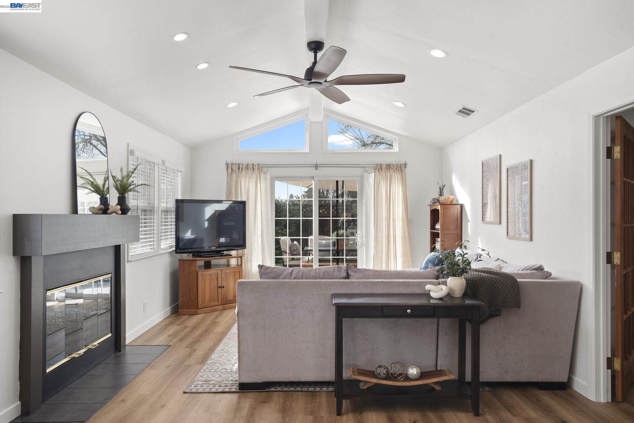 Detail Gallery Image 15 of 34 For 4012 Cid Way, Pleasanton,  CA 94566 - 3 Beds | 2 Baths