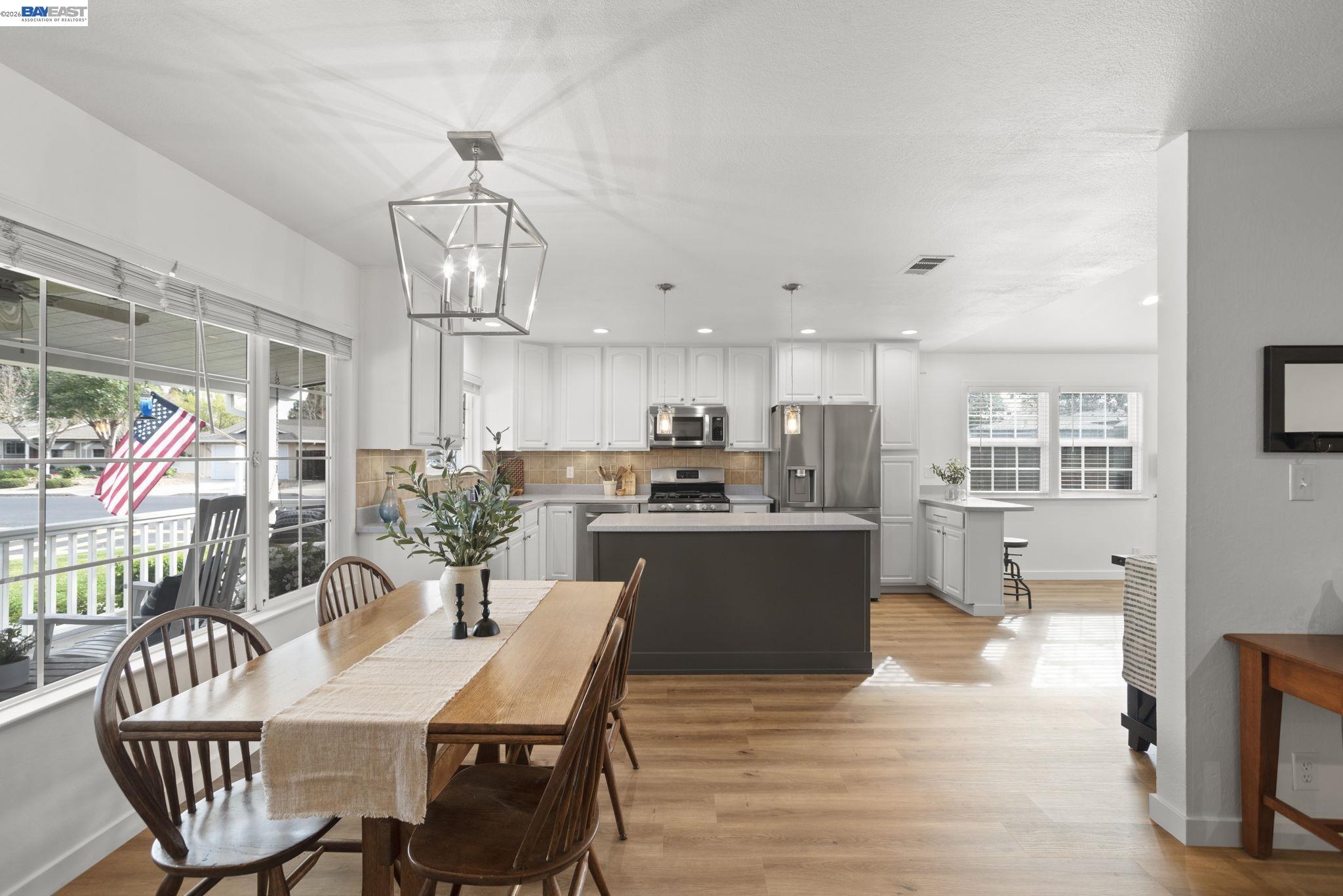 Detail Gallery Image 7 of 34 For 4012 Cid Way, Pleasanton,  CA 94566 - 3 Beds | 2 Baths