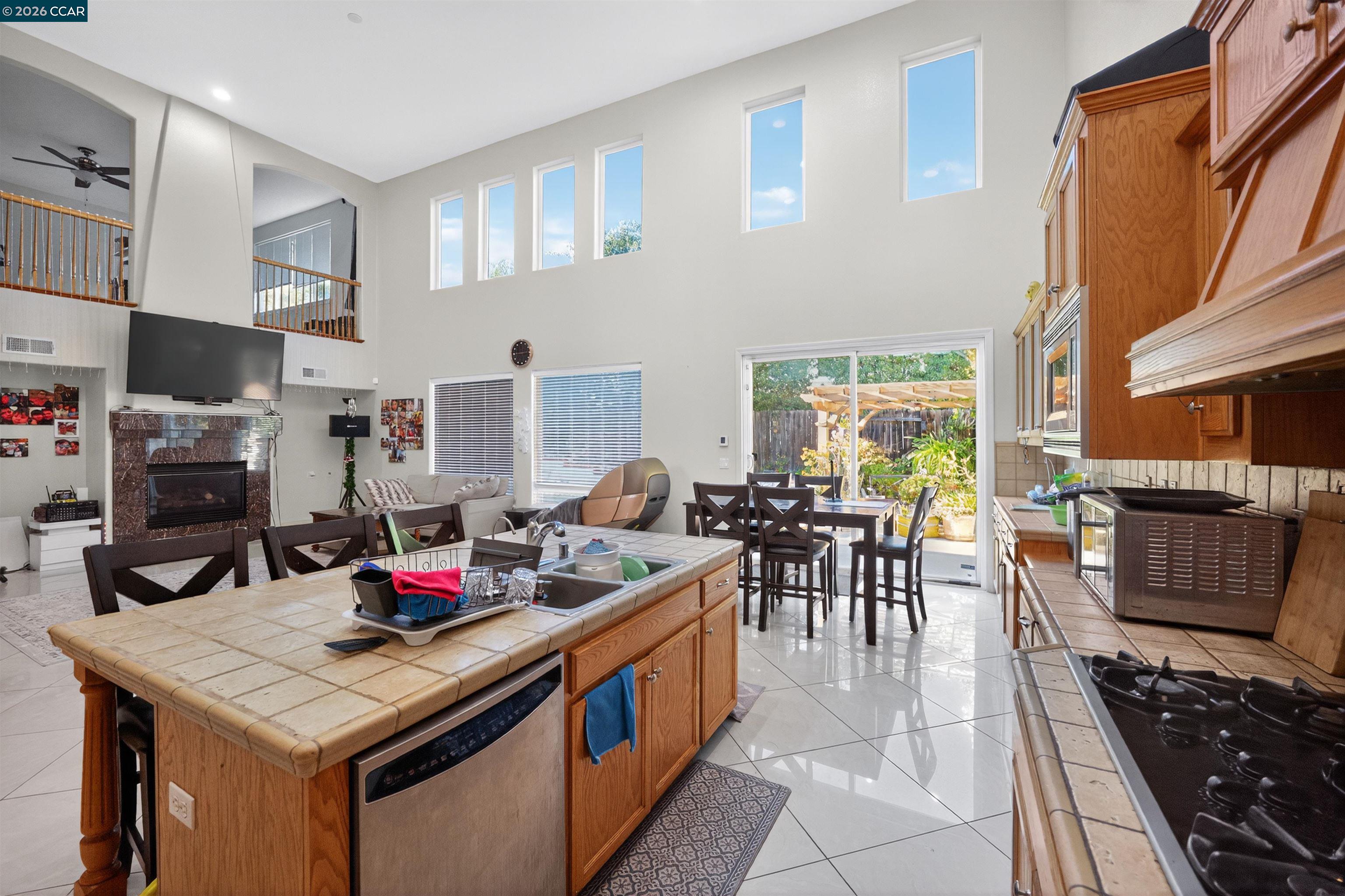 Detail Gallery Image 13 of 35 For 4100 Diorite Ct, Antioch,  CA 94531 - 4 Beds | 2/1 Baths