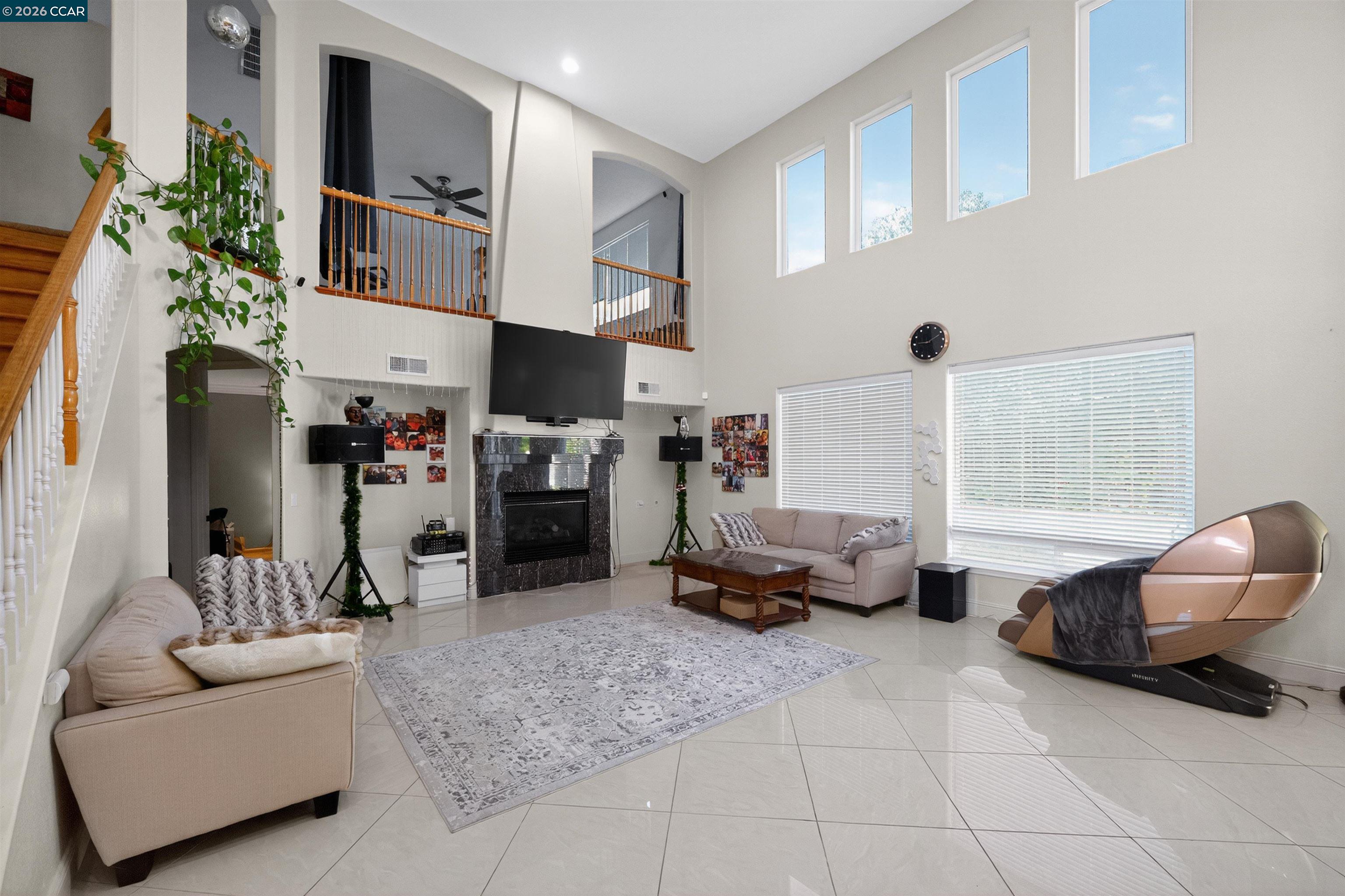 Detail Gallery Image 5 of 35 For 4100 Diorite Ct, Antioch,  CA 94531 - 4 Beds | 2/1 Baths