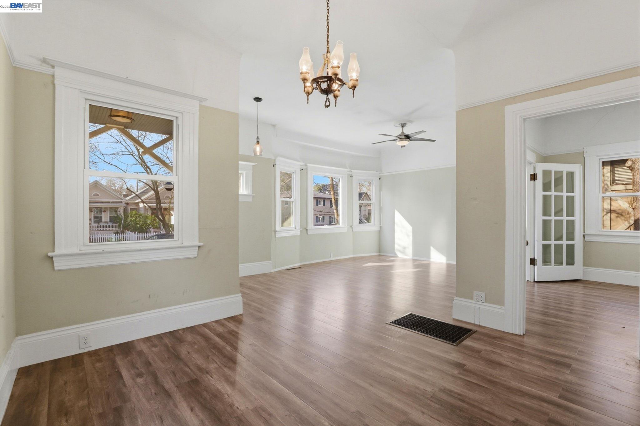 Detail Gallery Image 14 of 26 For 2327 N St, Sacramento,  CA 95816 - 2 Beds | 1 Baths