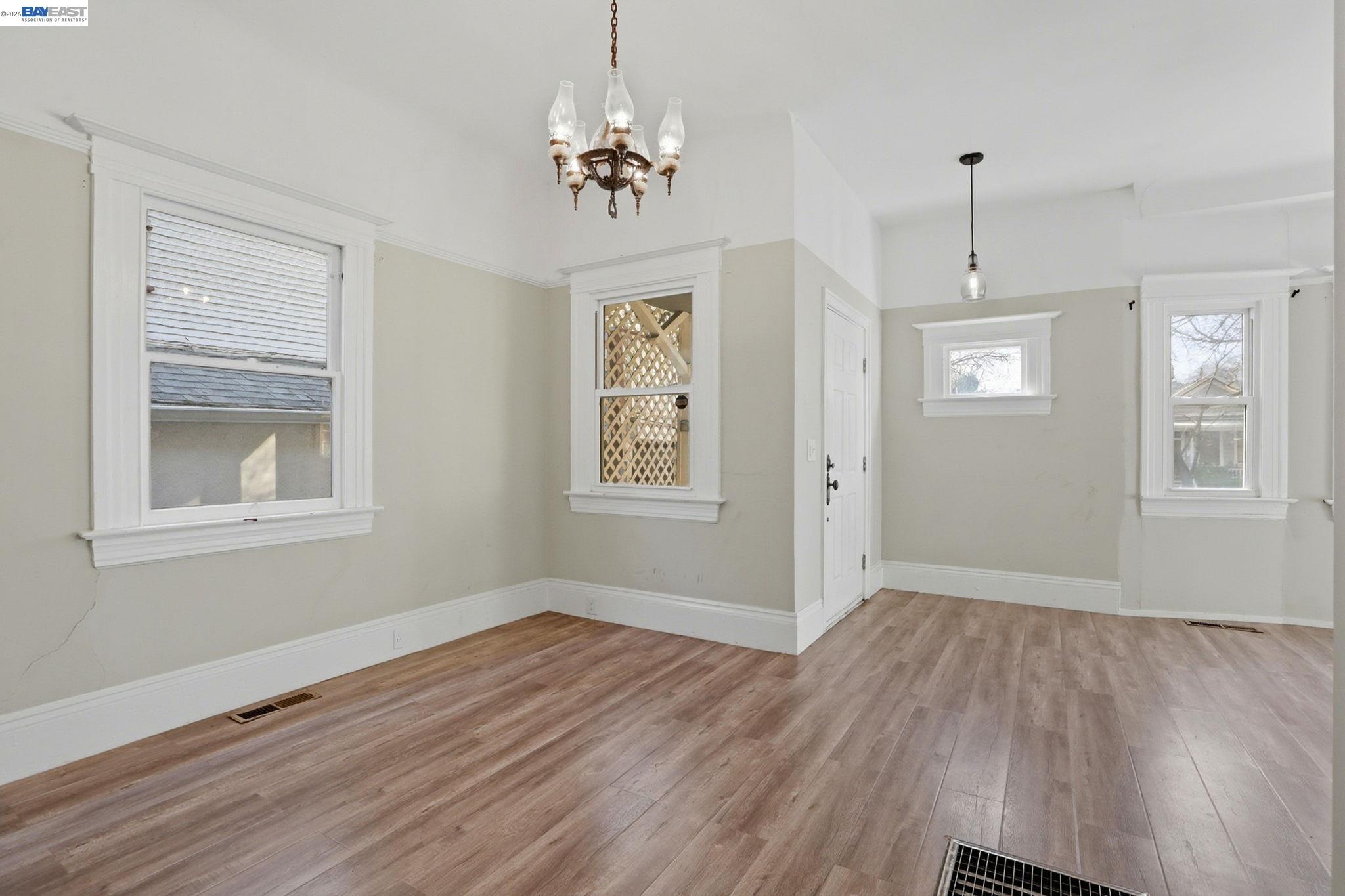 Detail Gallery Image 15 of 26 For 2327 N St, Sacramento,  CA 95816 - 2 Beds | 1 Baths