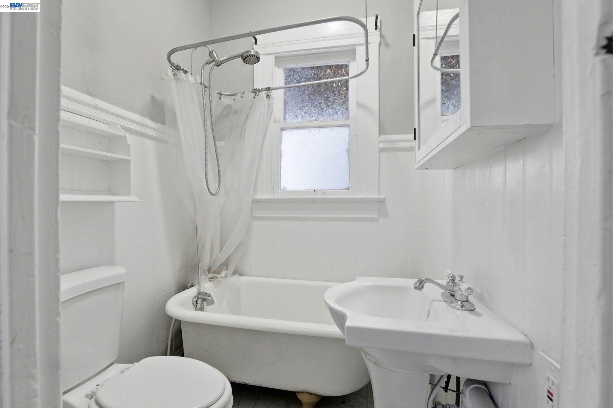 Detail Gallery Image 18 of 26 For 2327 N St, Sacramento,  CA 95816 - 2 Beds | 1 Baths