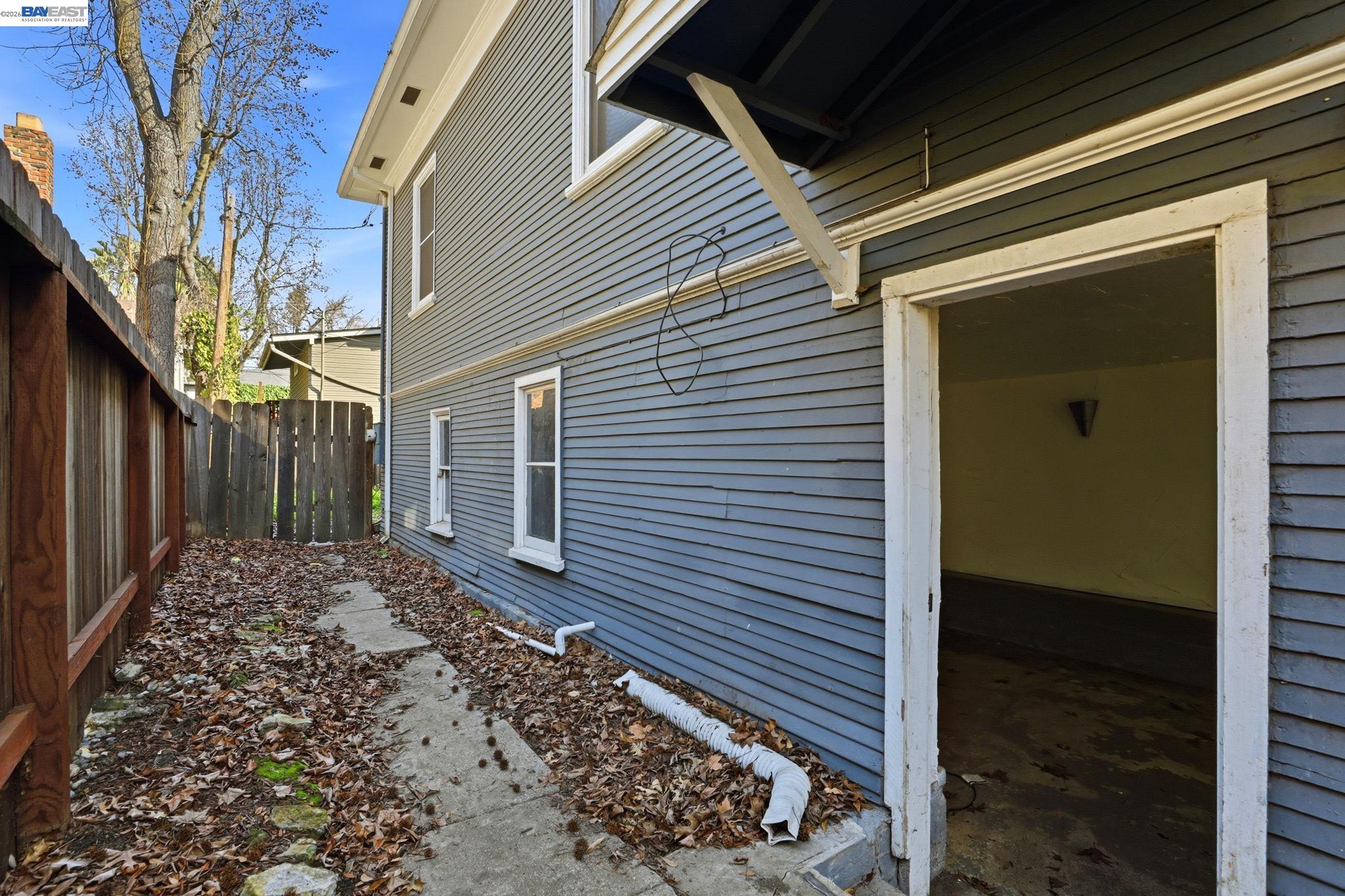 Detail Gallery Image 23 of 26 For 2327 N St, Sacramento,  CA 95816 - 2 Beds | 1 Baths