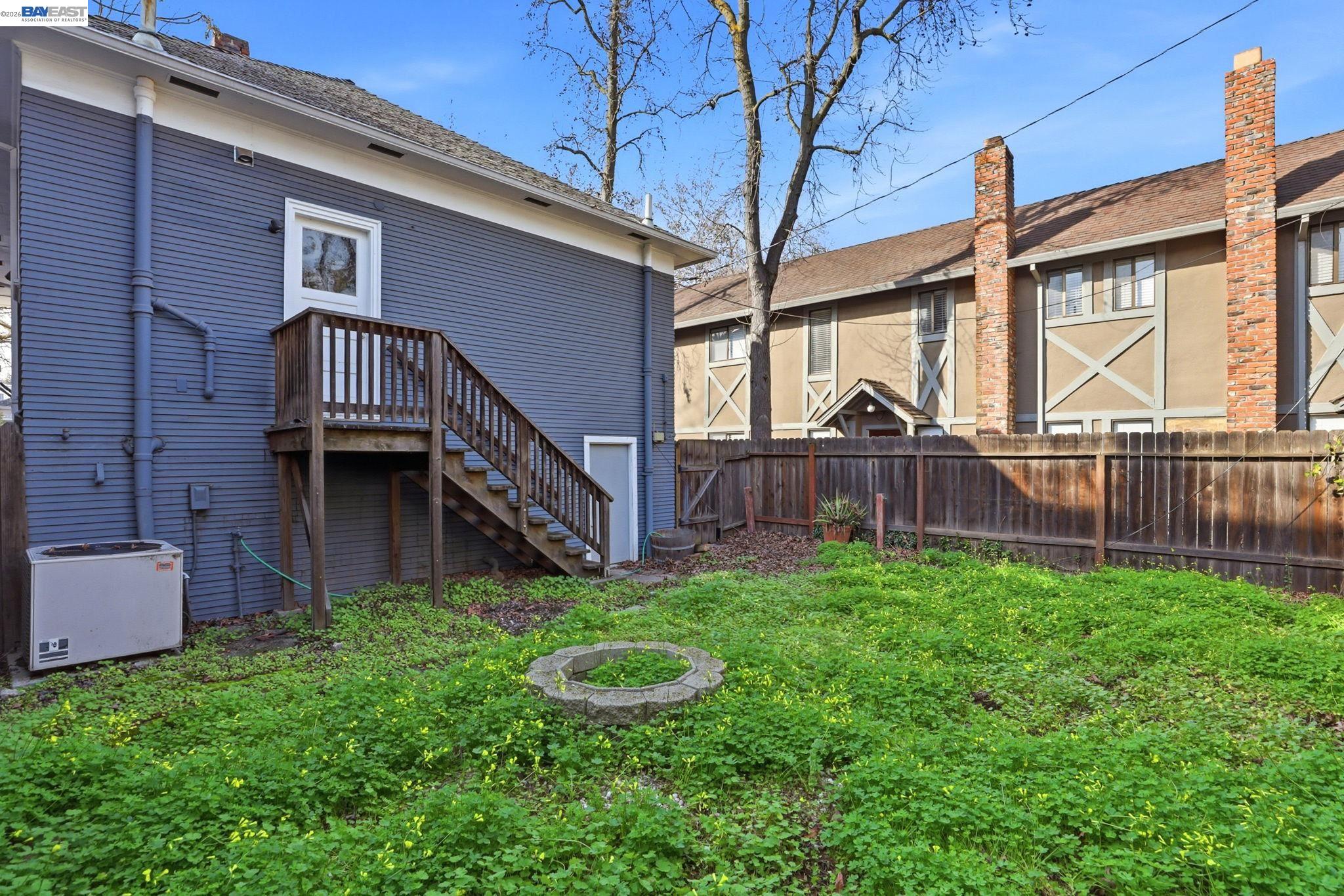 Detail Gallery Image 25 of 26 For 2327 N St, Sacramento,  CA 95816 - 2 Beds | 1 Baths