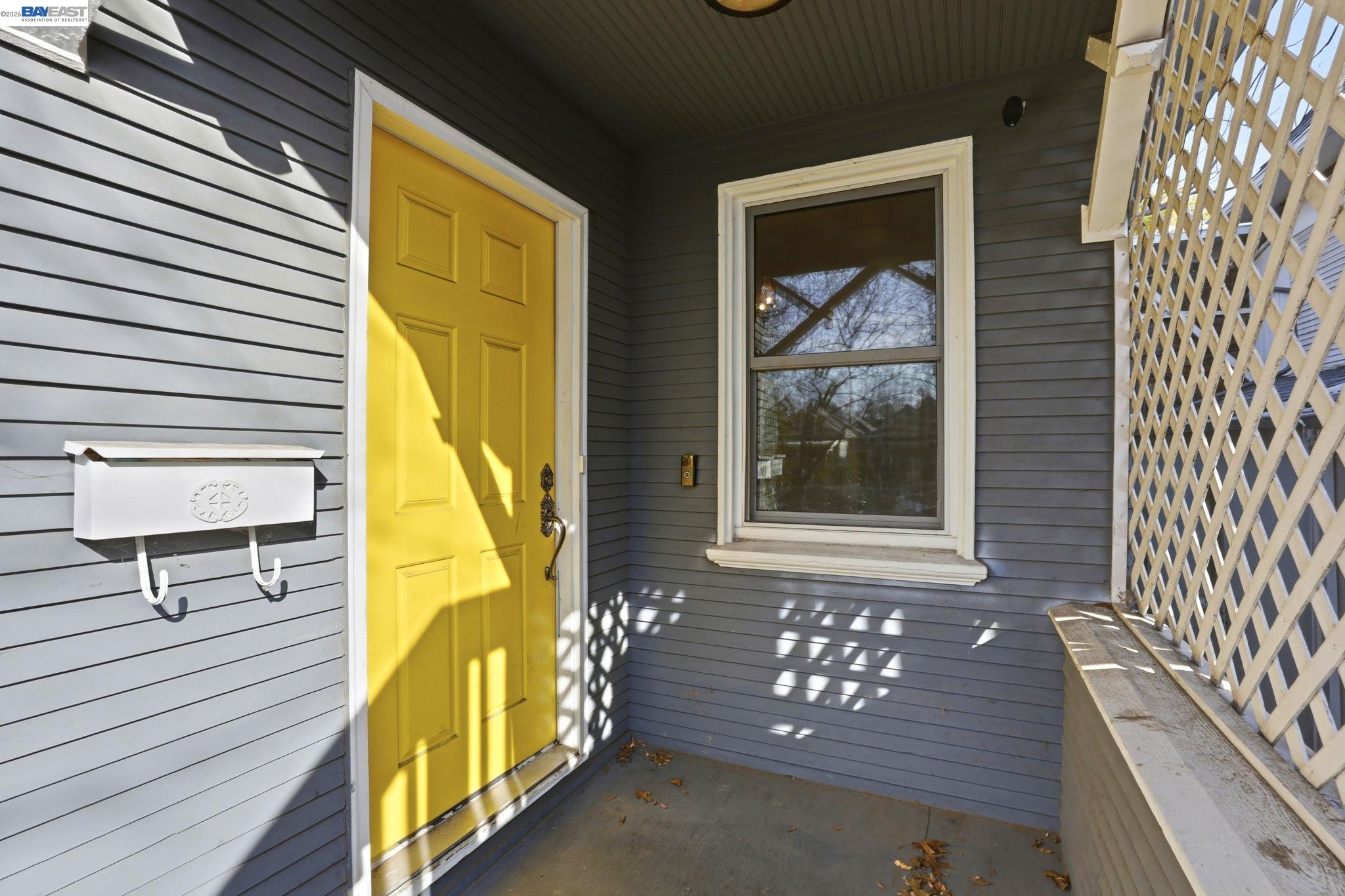 Detail Gallery Image 4 of 26 For 2327 N St, Sacramento,  CA 95816 - 2 Beds | 1 Baths