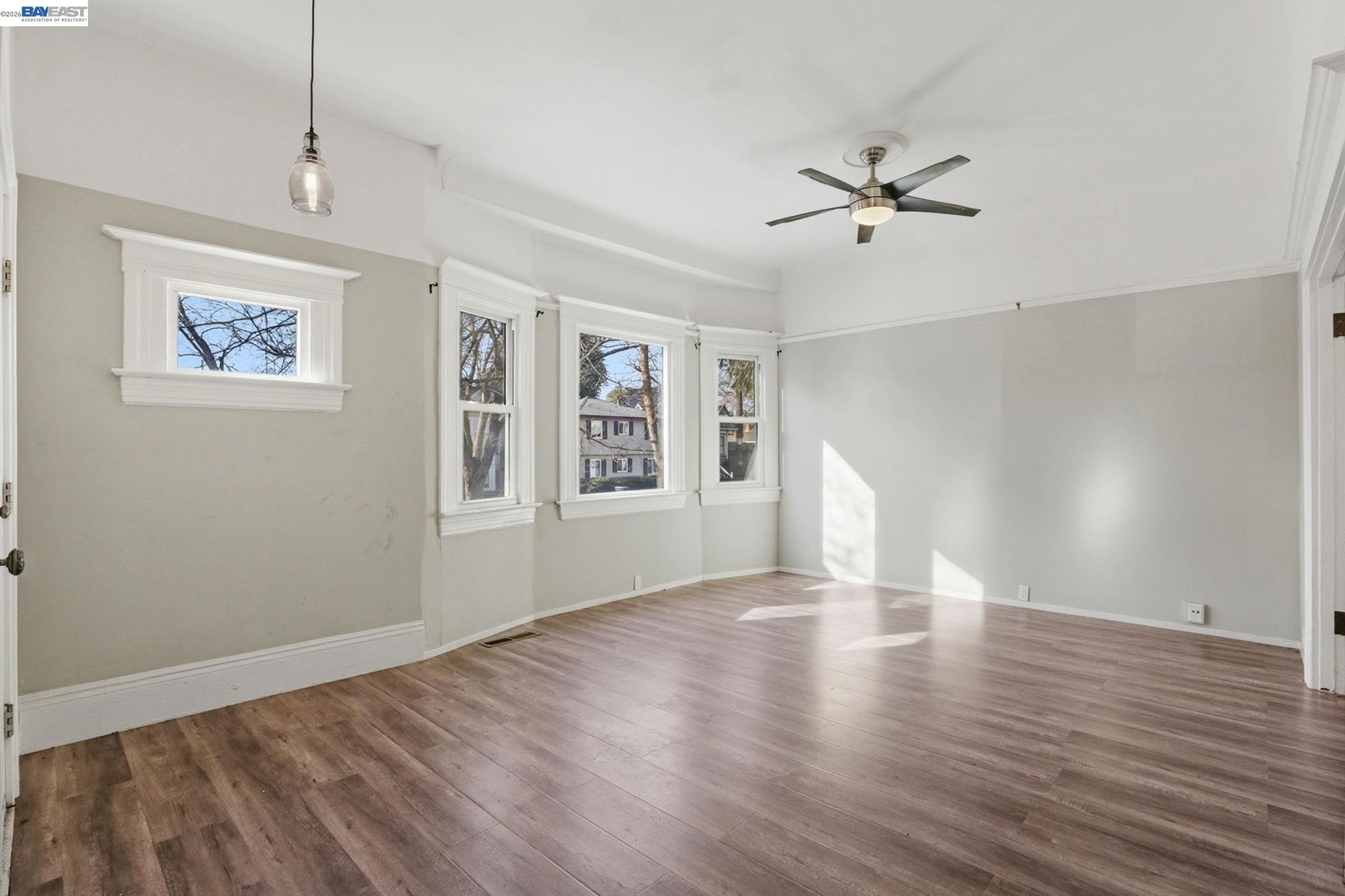 Detail Gallery Image 6 of 26 For 2327 N St, Sacramento,  CA 95816 - 2 Beds | 1 Baths