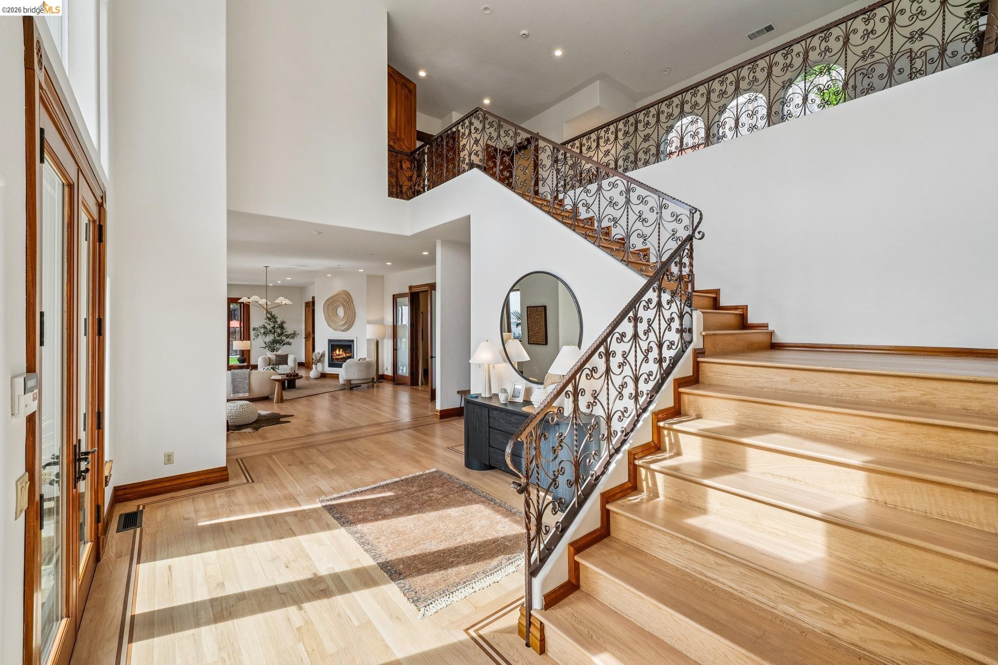 Detail Gallery Image 2 of 60 For 33 Somerset Rd, Oakland,  CA 94611 - 5 Beds | 5/1 Baths