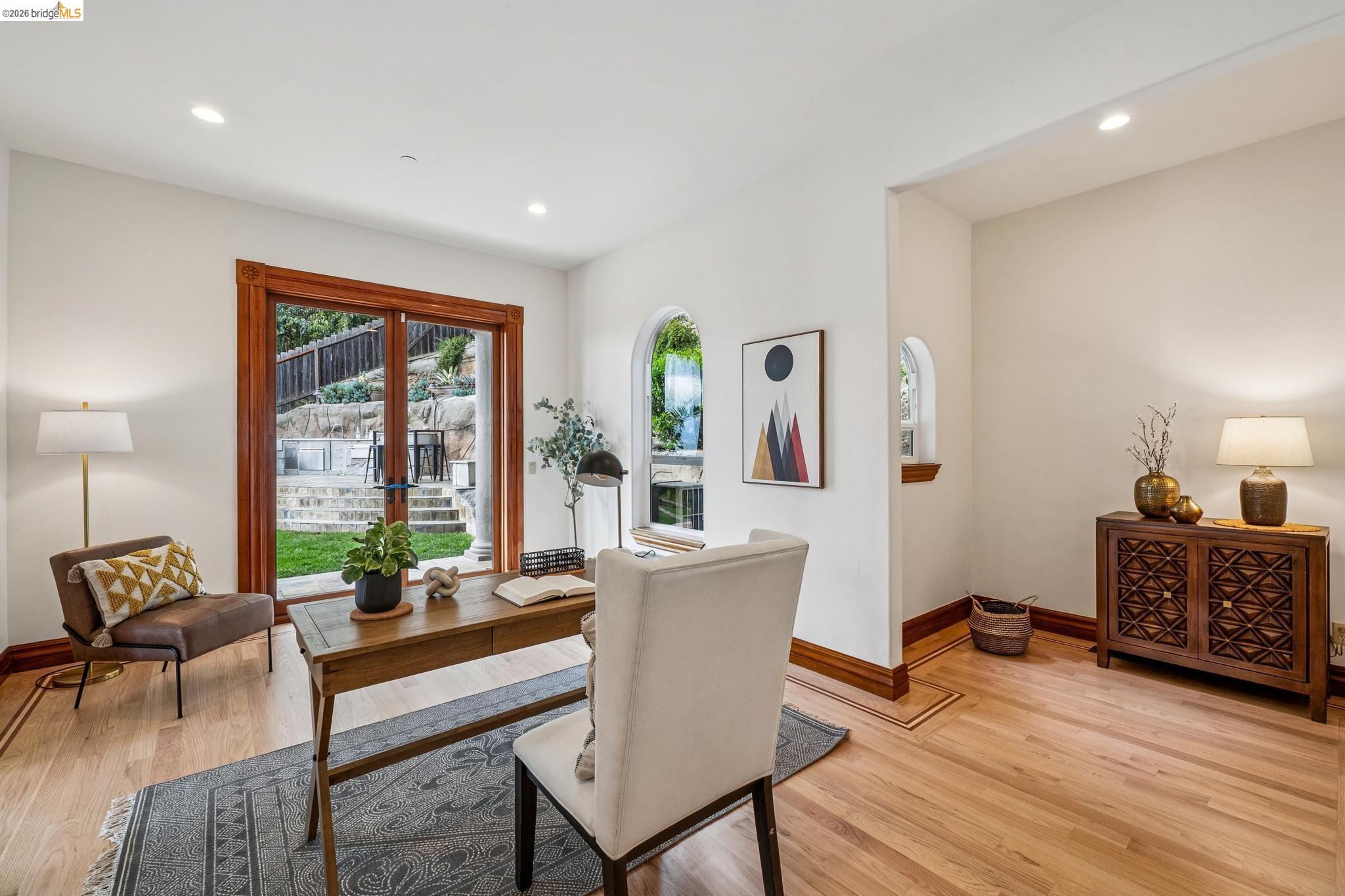 Detail Gallery Image 11 of 60 For 33 Somerset Rd, Oakland,  CA 94611 - 5 Beds | 5/1 Baths