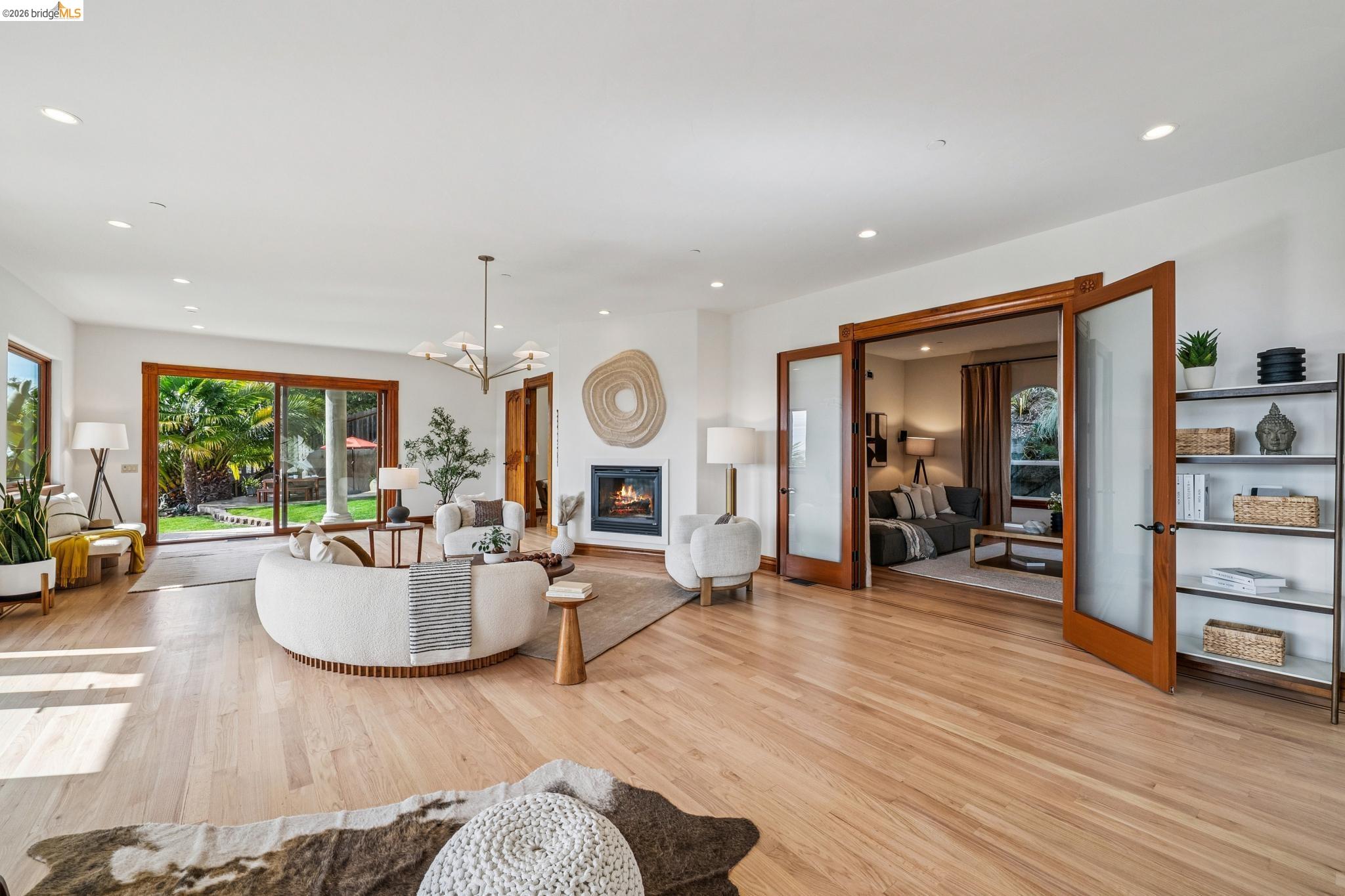 Detail Gallery Image 3 of 60 For 33 Somerset Rd, Oakland,  CA 94611 - 5 Beds | 5/1 Baths