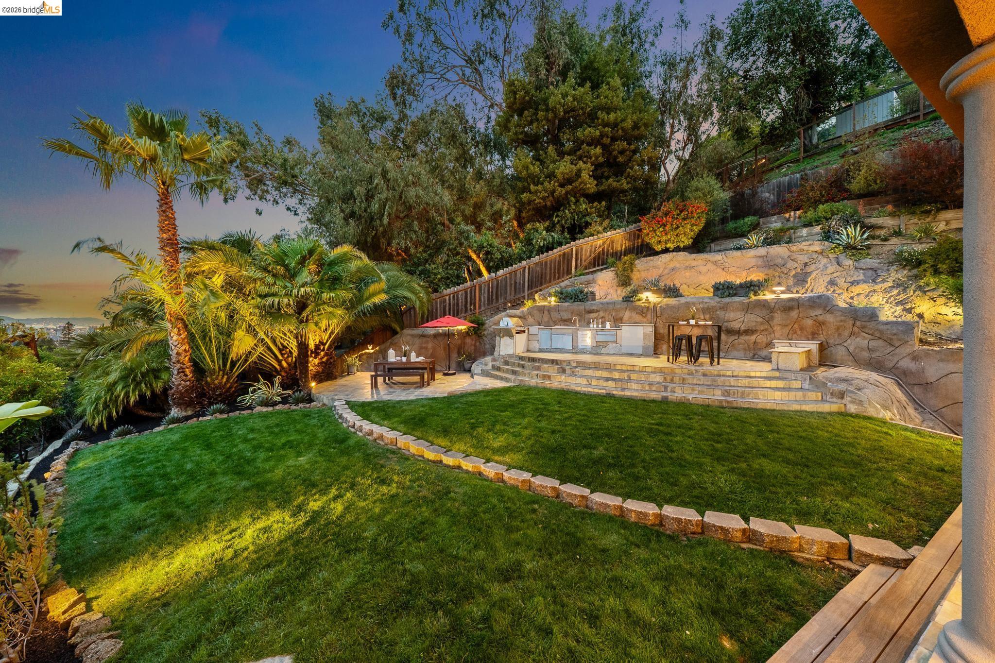 Detail Gallery Image 4 of 60 For 33 Somerset Rd, Oakland,  CA 94611 - 5 Beds | 5/1 Baths