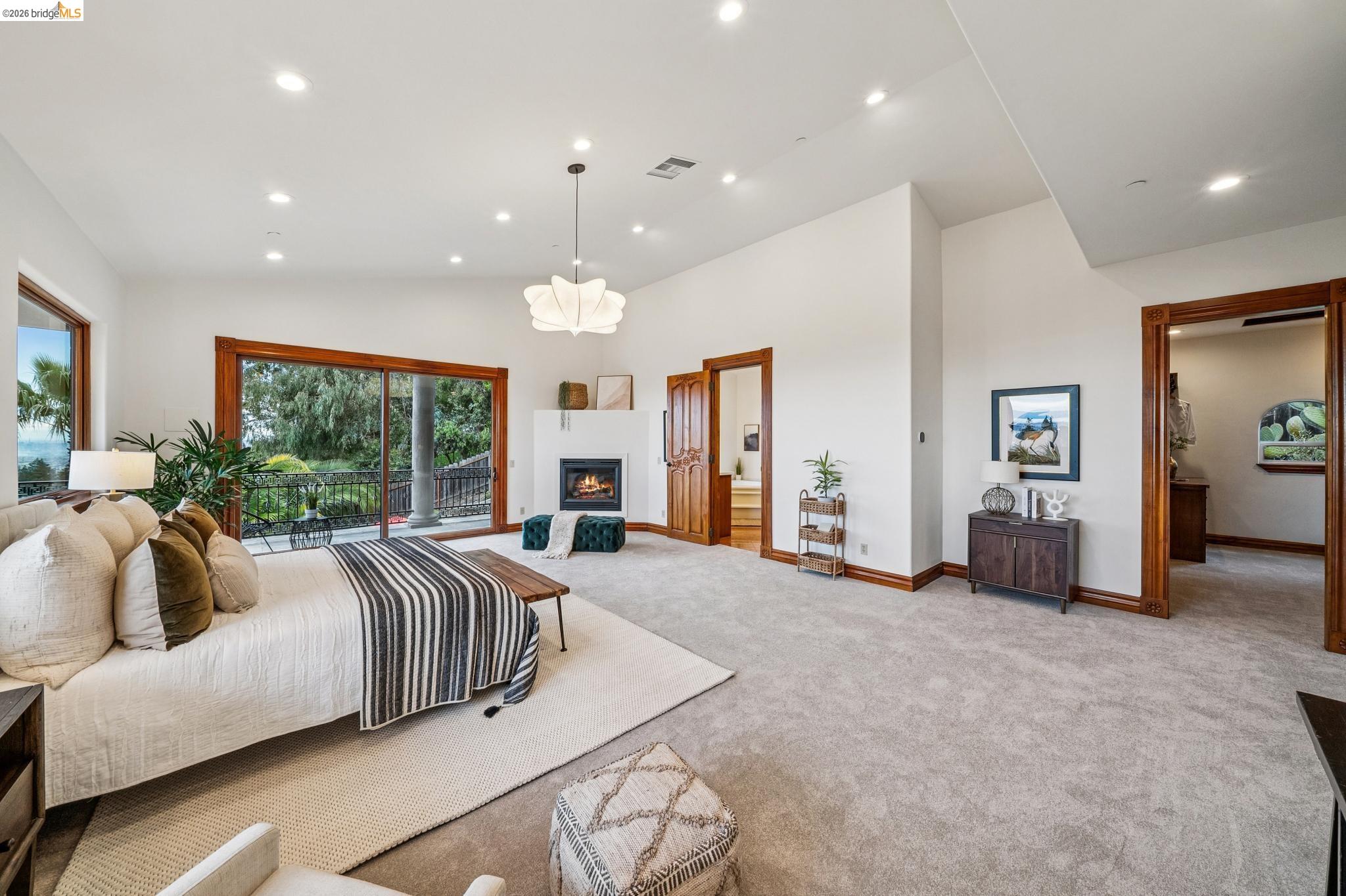 Detail Gallery Image 33 of 60 For 33 Somerset Rd, Oakland,  CA 94611 - 5 Beds | 5/1 Baths