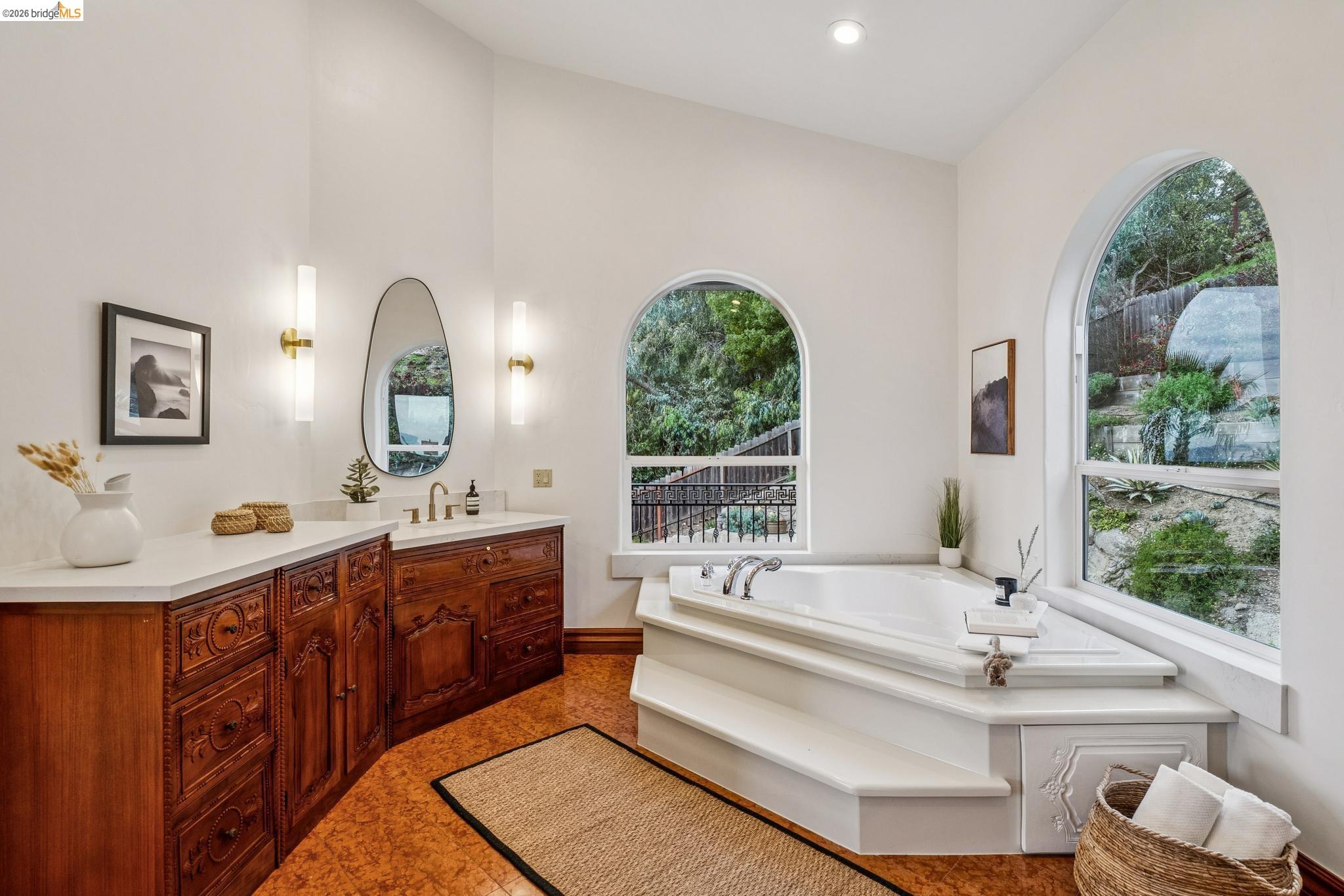 Detail Gallery Image 36 of 60 For 33 Somerset Rd, Oakland,  CA 94611 - 5 Beds | 5/1 Baths