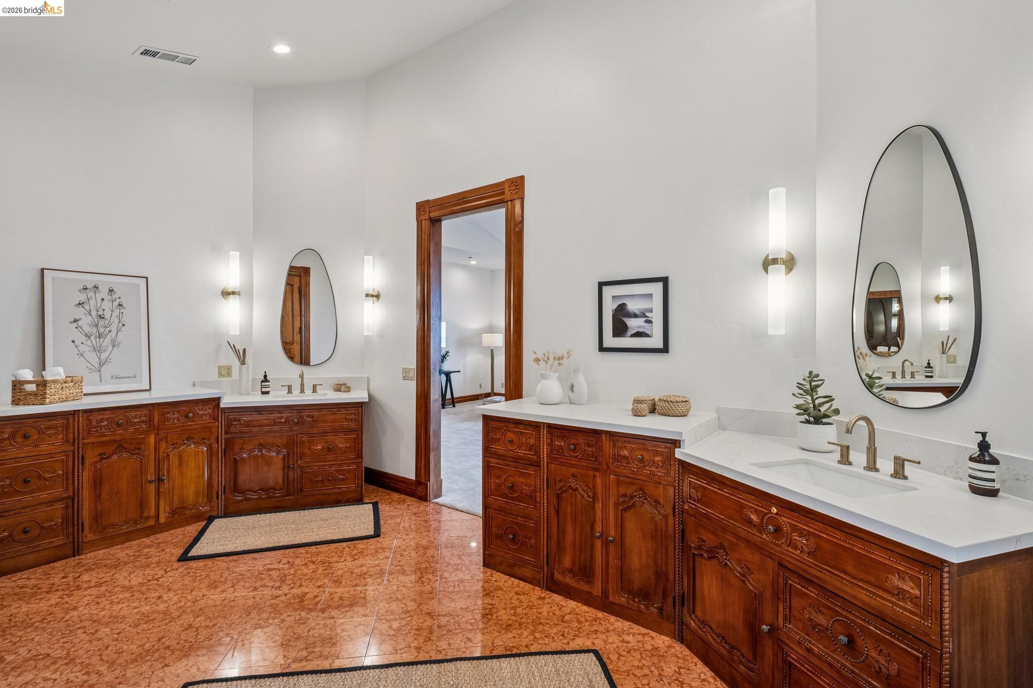 Detail Gallery Image 37 of 60 For 33 Somerset Rd, Oakland,  CA 94611 - 5 Beds | 5/1 Baths