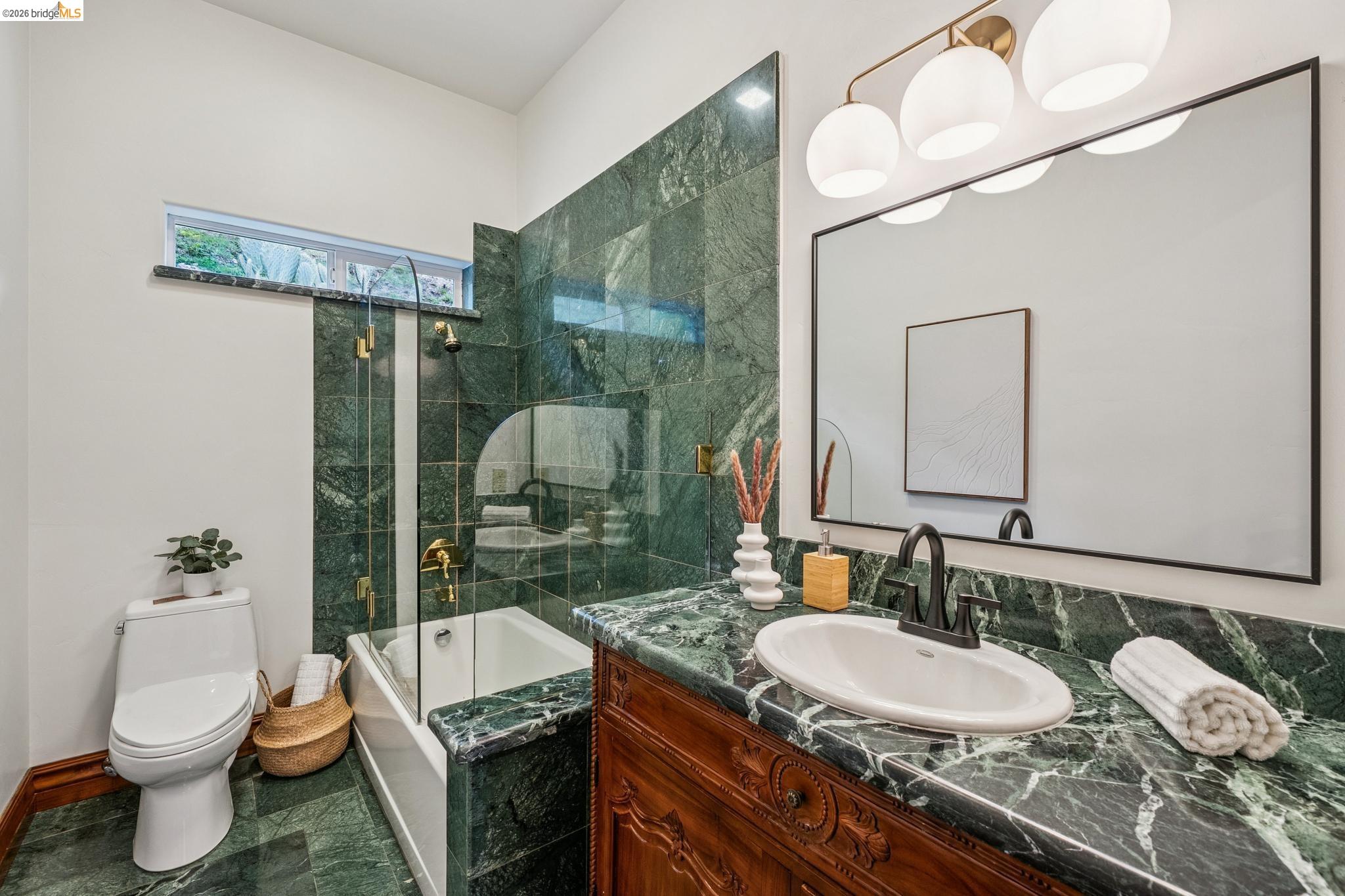 Detail Gallery Image 41 of 60 For 33 Somerset Rd, Oakland,  CA 94611 - 5 Beds | 5/1 Baths