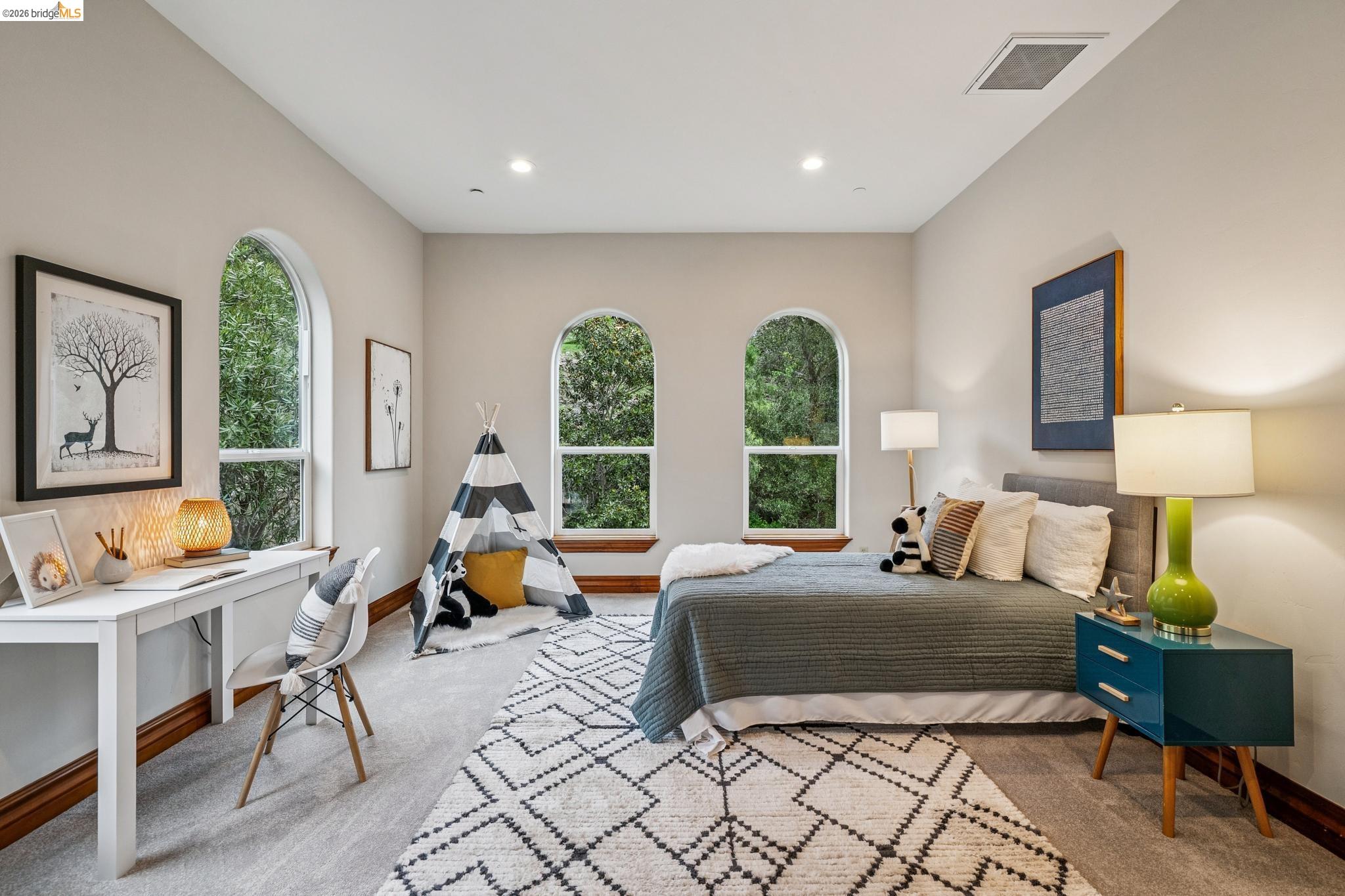 Detail Gallery Image 49 of 60 For 33 Somerset Rd, Oakland,  CA 94611 - 5 Beds | 5/1 Baths