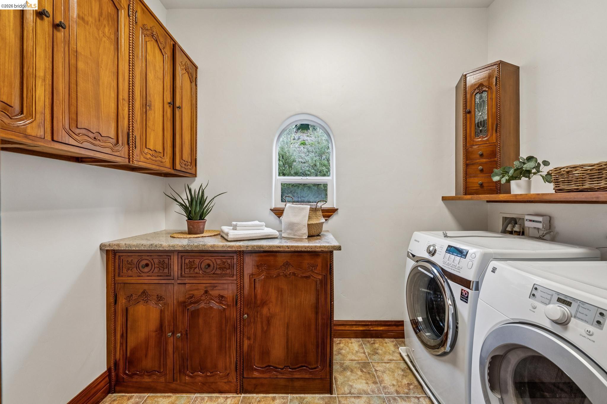 Detail Gallery Image 50 of 60 For 33 Somerset Rd, Oakland,  CA 94611 - 5 Beds | 5/1 Baths