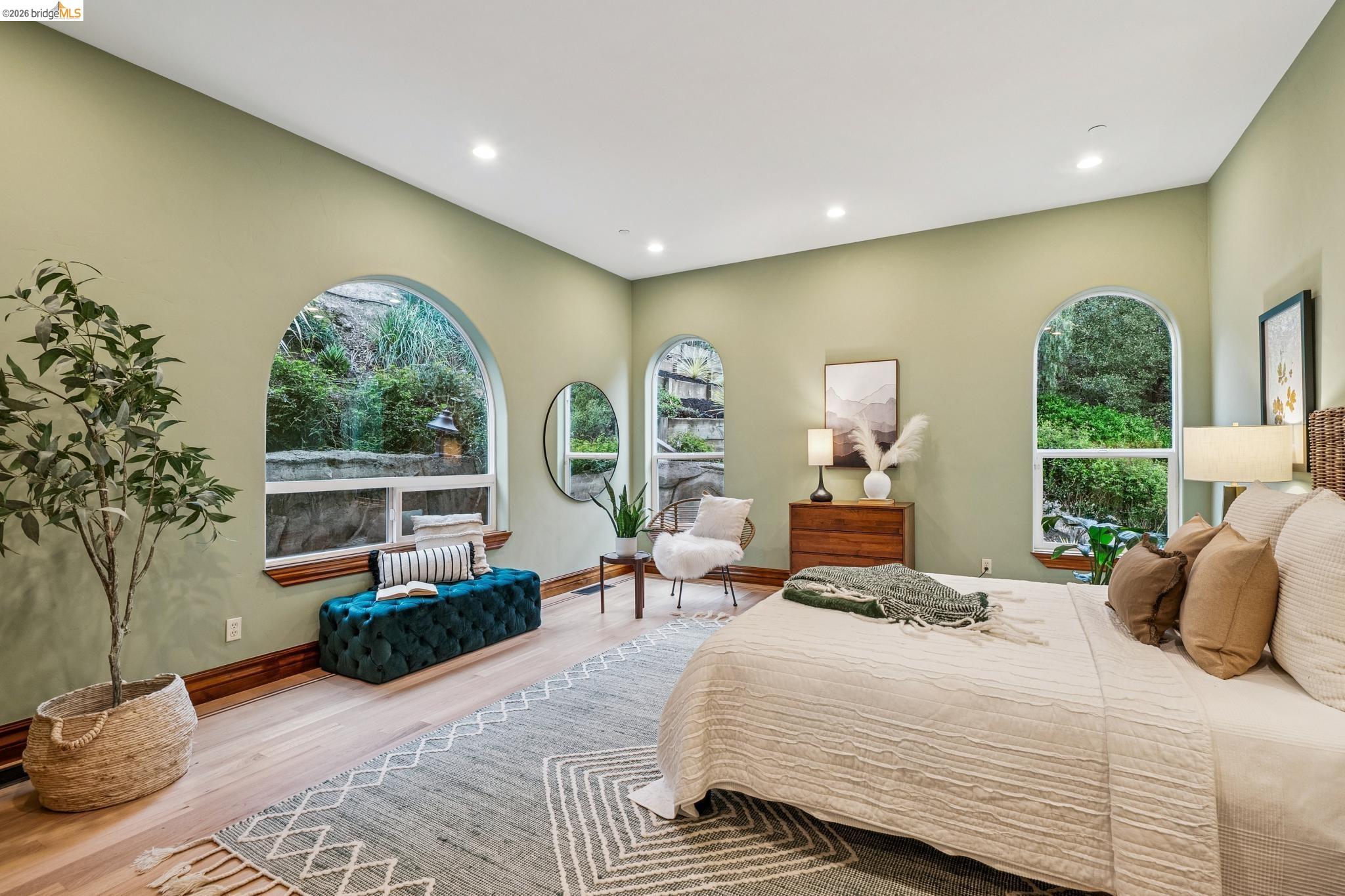 Detail Gallery Image 51 of 60 For 33 Somerset Rd, Oakland,  CA 94611 - 5 Beds | 5/1 Baths