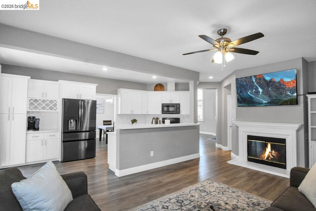 Detail Gallery Image 12 of 45 For 4010 Goleta Pl, Discovery Bay,  CA 94505 - 5 Beds | 2/1 Baths