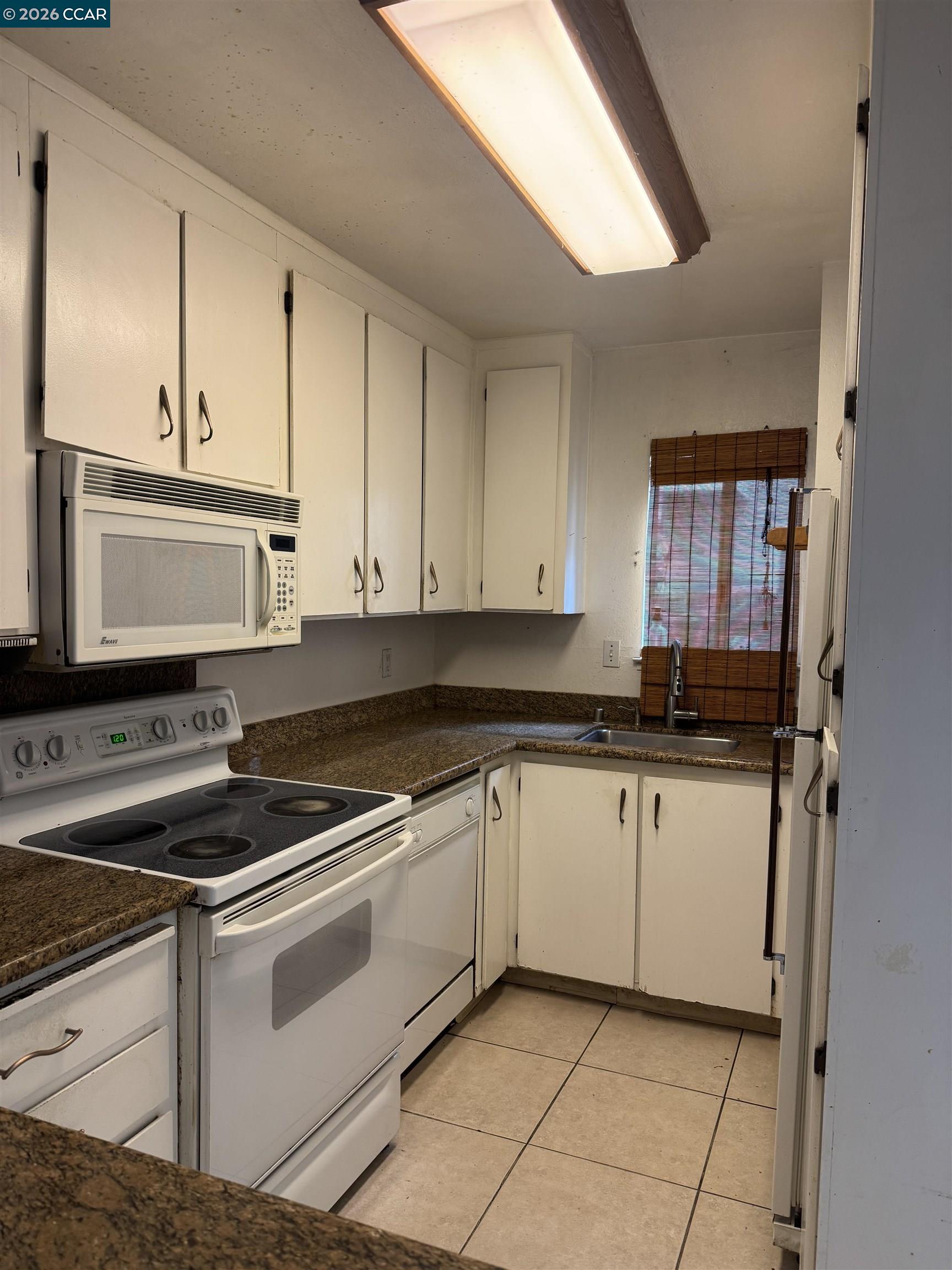 Photo #3: 41125248 Listing: Photo #3