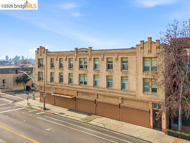 Detail Gallery Image 8 of 11 For 143 S California St, Stockton,  CA 95202-3005 - – Beds | – Baths