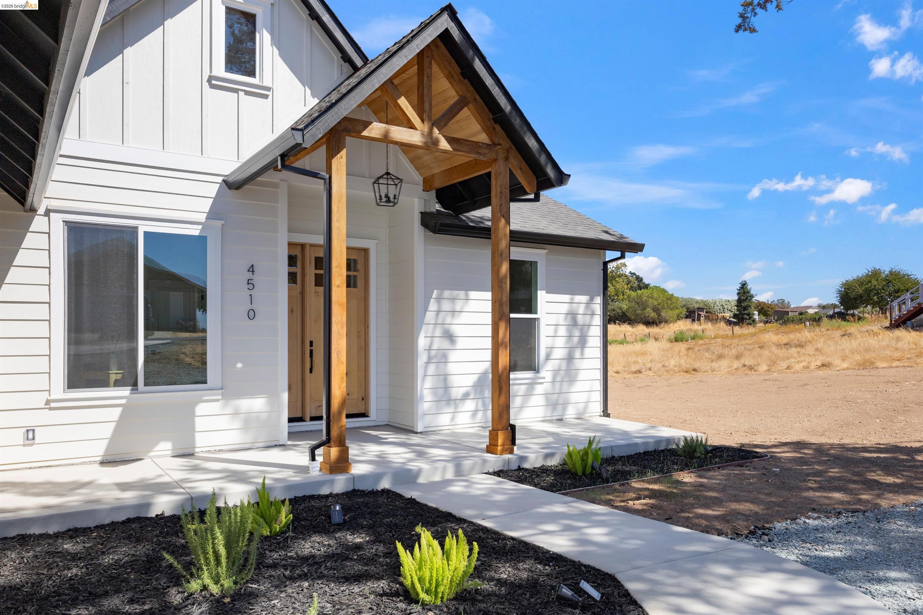 Detail Gallery Image 4 of 38 For 4510 Coyote Dr., Ione,  CA 95640 - 3 Beds | 2/1 Baths