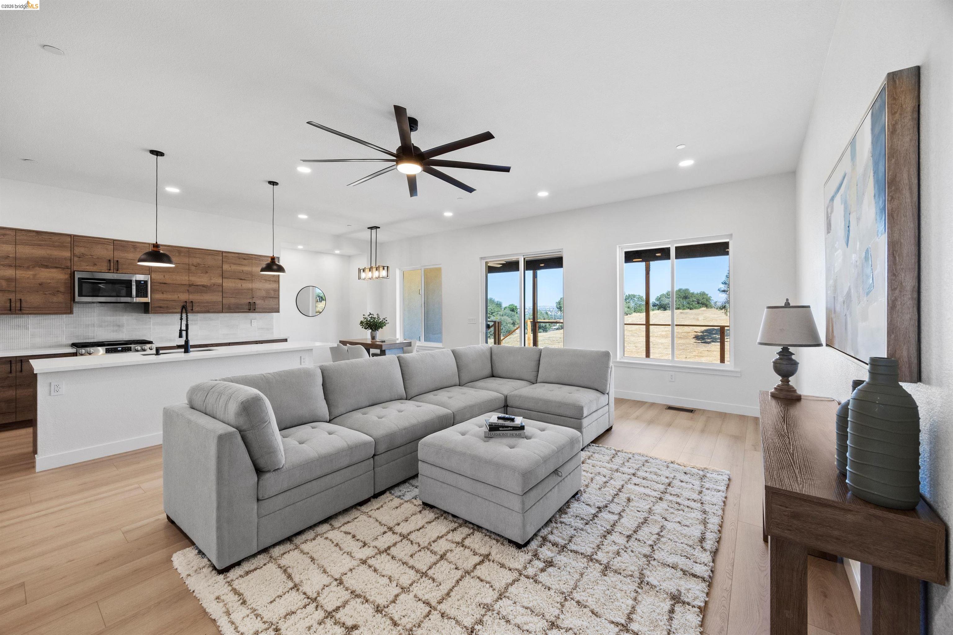 Detail Gallery Image 9 of 38 For 4510 Coyote Dr., Ione,  CA 95640 - 3 Beds | 2/1 Baths