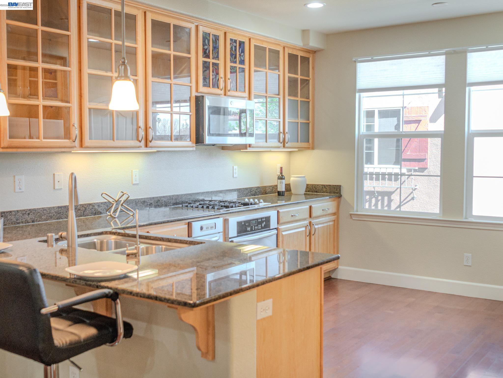 Detail Gallery Image 8 of 23 For 493 Tristania Terrace, Sunnyvale,  CA 94086 - 2 Beds | 2 Baths