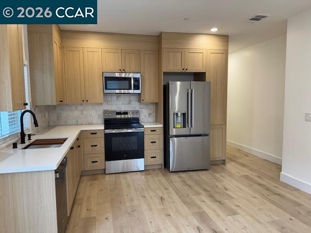 Detail Gallery Image 5 of 19 For 309 Lampasas Ave, Sacramento,  CA 95815 - 3 Beds | 2 Baths