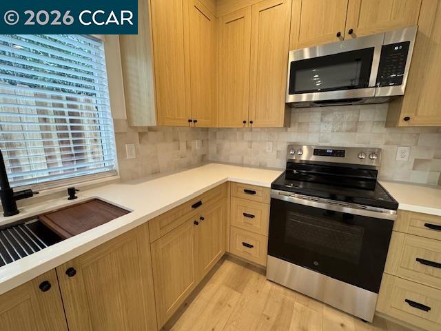 Detail Gallery Image 9 of 19 For 309 Lampasas Ave, Sacramento,  CA 95815 - 3 Beds | 2 Baths