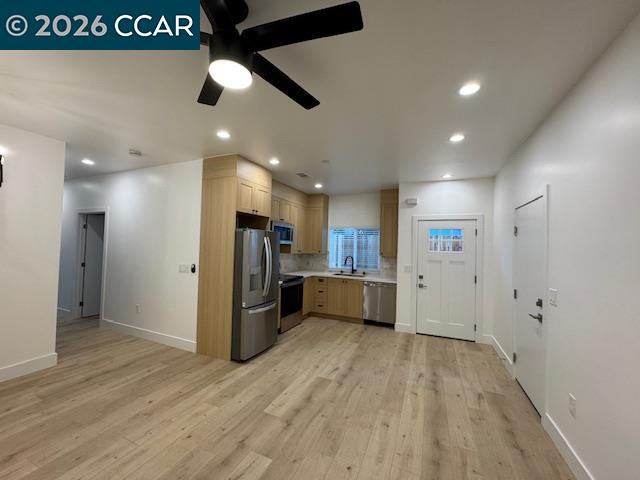 Detail Gallery Image 5 of 16 For 311 Lampasas Ave, Sacramento,  CA 95815 - 3 Beds | 2 Baths