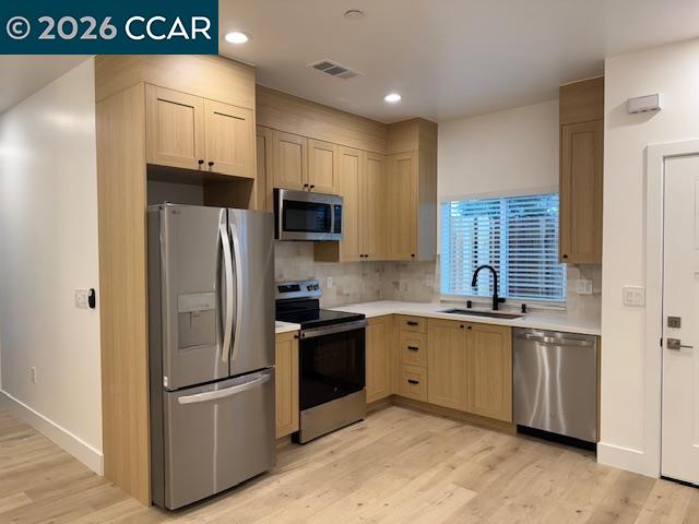 Detail Gallery Image 7 of 16 For 311 Lampasas Ave, Sacramento,  CA 95815 - 3 Beds | 2 Baths