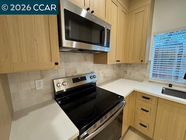 Detail Gallery Image 9 of 16 For 311 Lampasas Ave, Sacramento,  CA 95815 - 3 Beds | 2 Baths