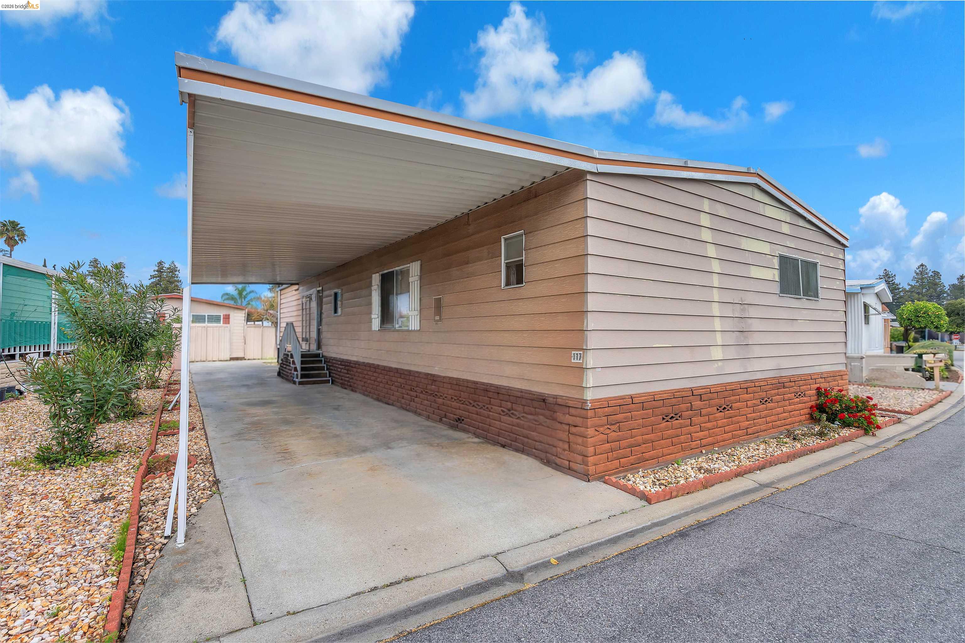 Detail Gallery Image 1 of 31 For 5450 Monterey Hwy #117,  San Jose,  CA 95111 - 3 Beds | 2 Baths